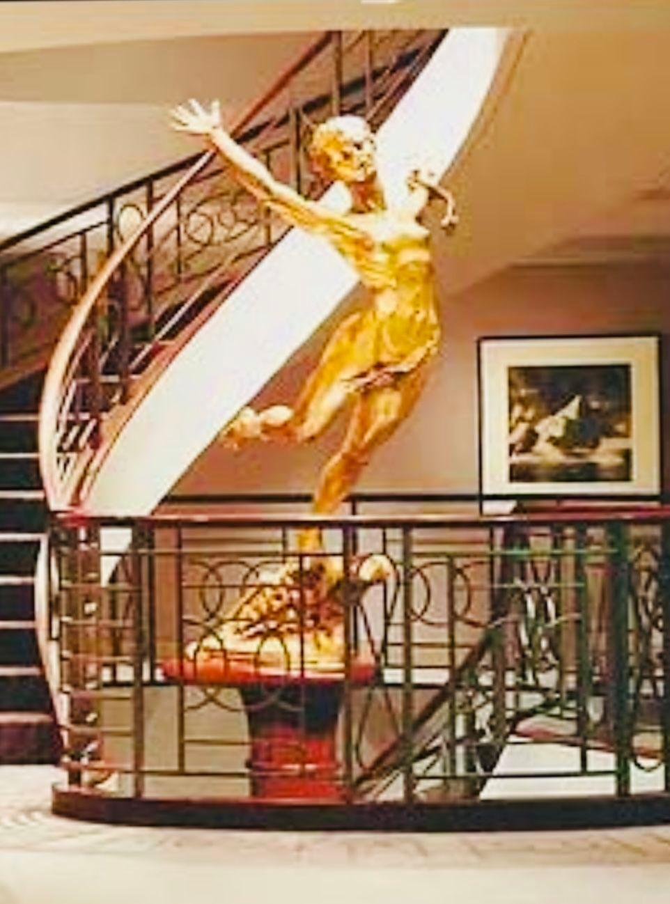 Greg Wyatt, sculpture moderne en bronze massif, Jeux olympiques de 1996, femmes athlètes en vente 1