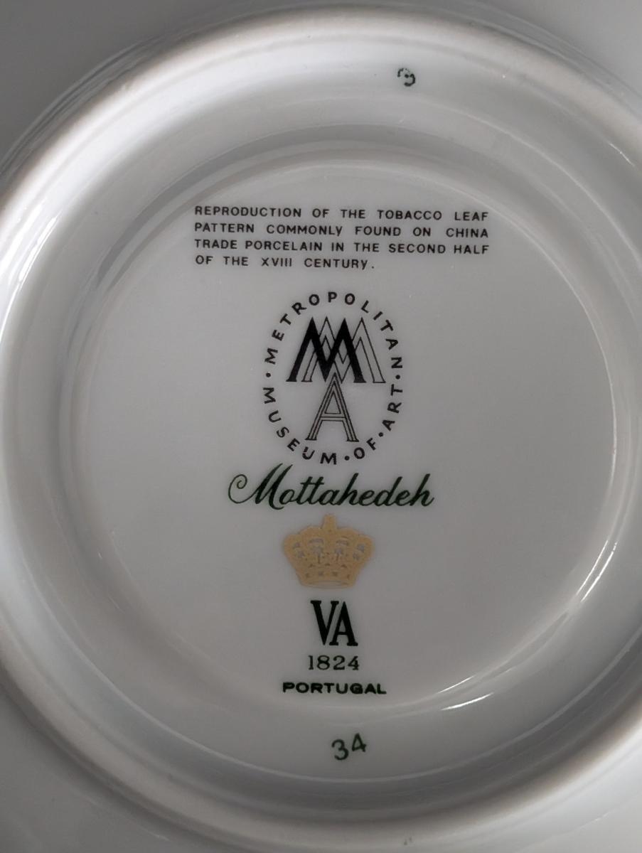 8 Mottahedeh “Tobacco Leaf” Flat Cup & Saucer Sets For Sale 1
