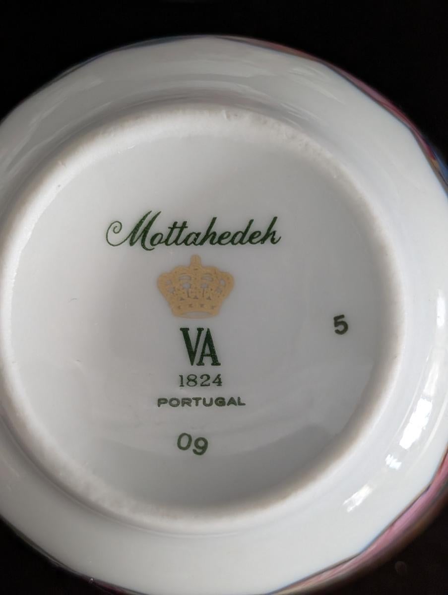 8 Mottahedeh “Tobacco Leaf” Flat Cup & Saucer Sets For Sale 2