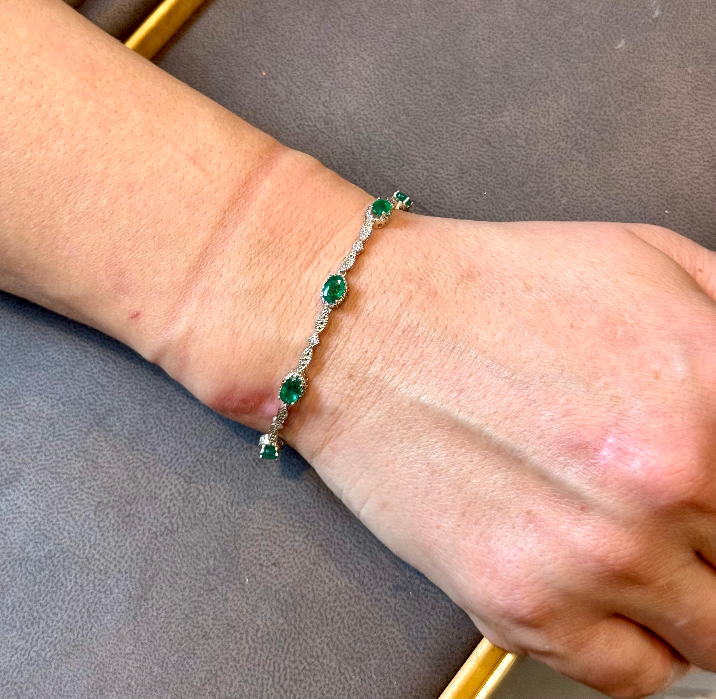 8 Oval Emeralds 3.2 Carat Emerald Tennis Bracelet 14 Karat White Gold, 7 