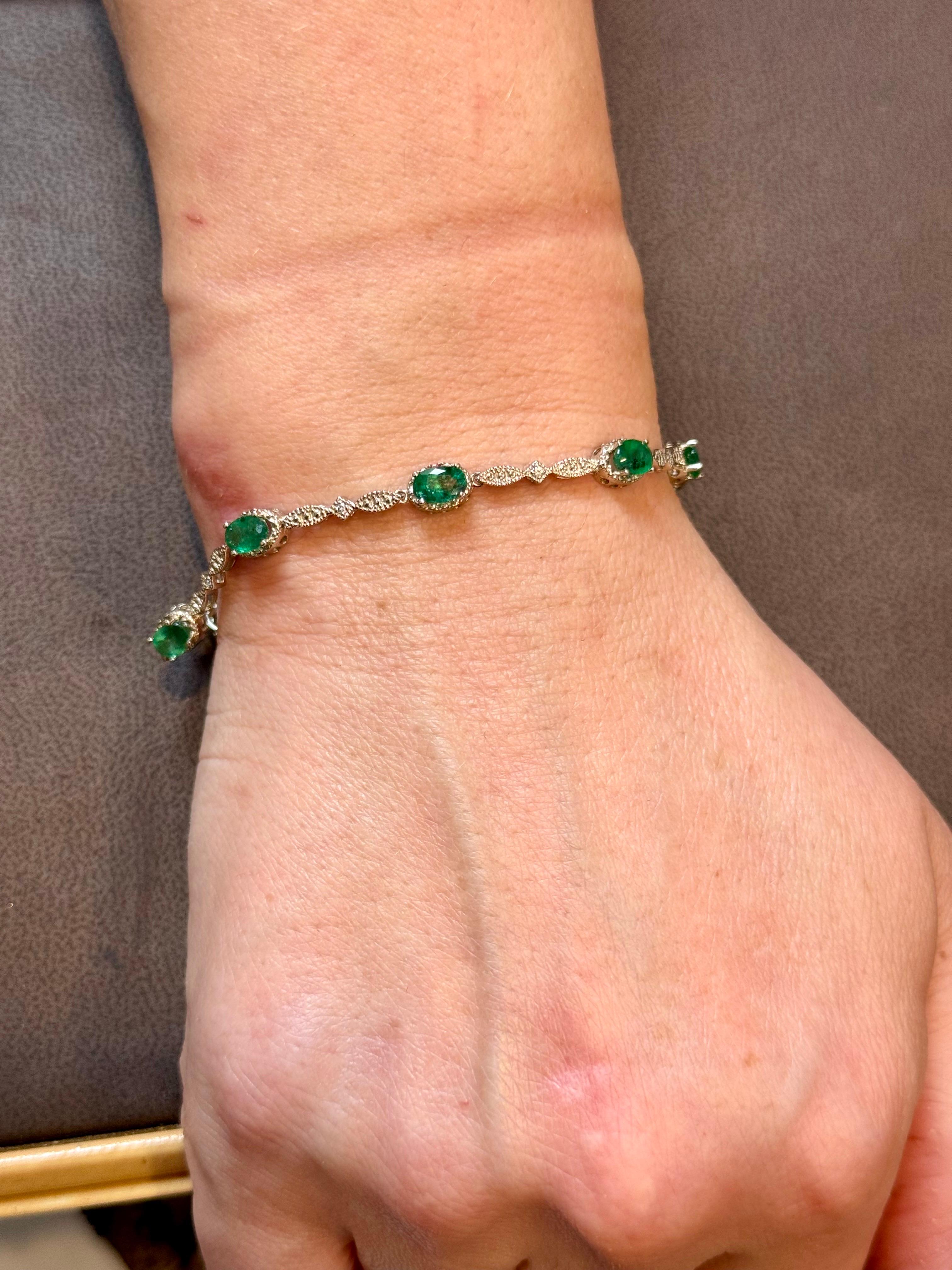 8 Oval Emeralds 3.2 Carat Emerald Tennis Bracelet 14 Karat White Gold, 7 