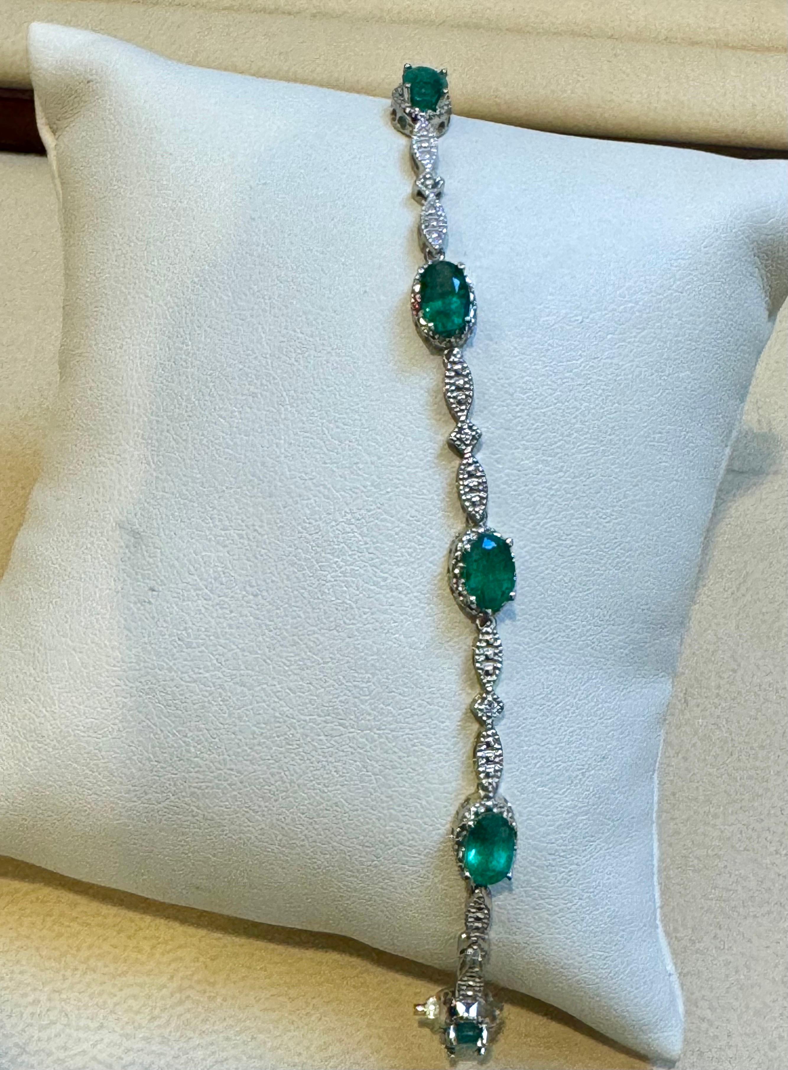 8 Oval Emeralds 3.2 Carat Emerald Tennis Bracelet 14 Karat White Gold, 7 