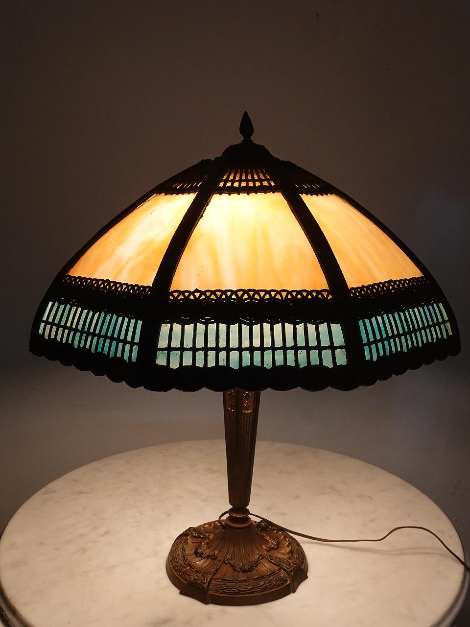 Arts and Crafts 8 Panel Slump Glass Table Lamp with Stick and Rope Filigree Overlay For Sale