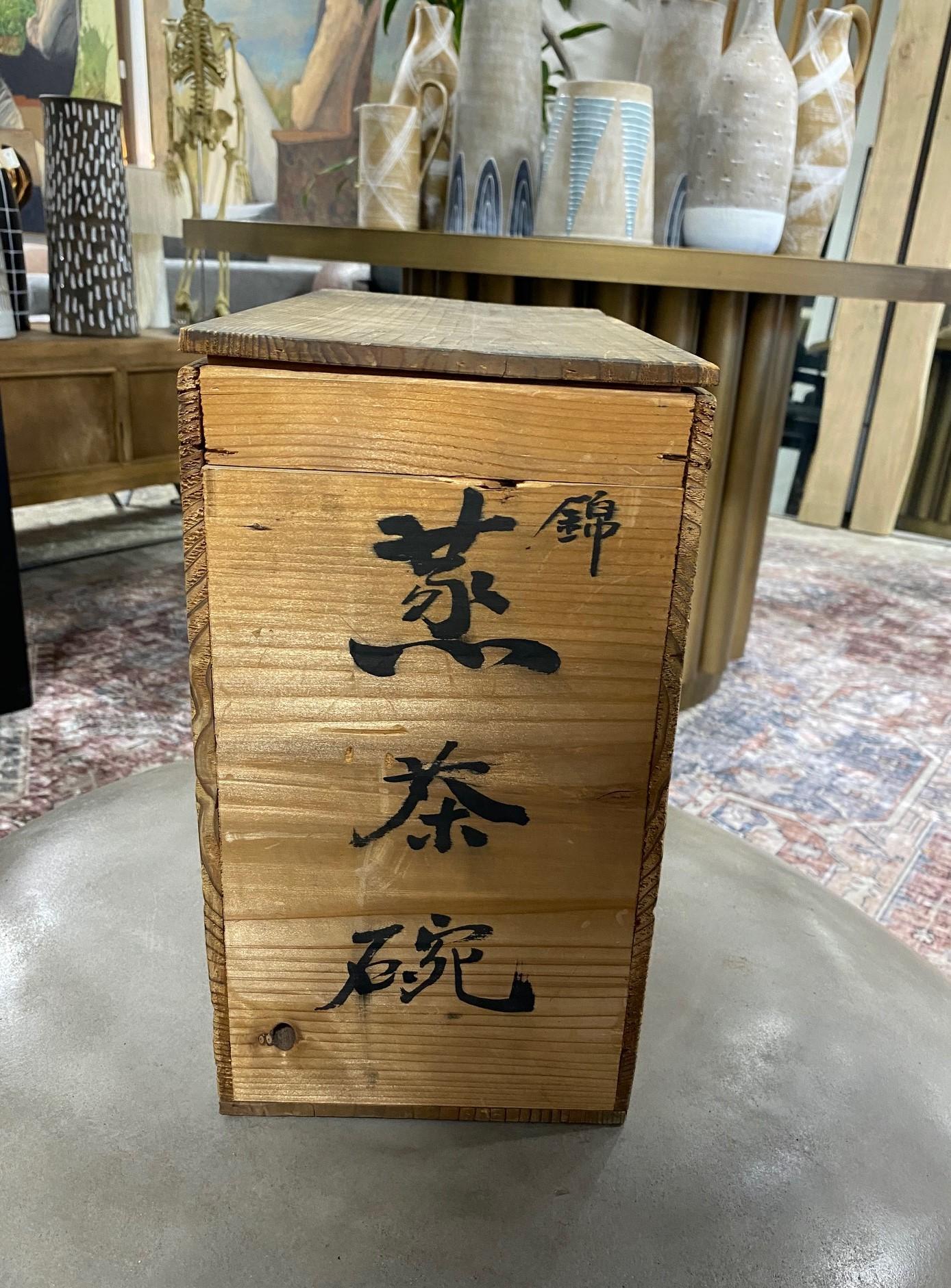 8 Piece Japanese Kutani Hand Painted Chawan Tea Bowl & Cover Set in Original Box For Sale 2
