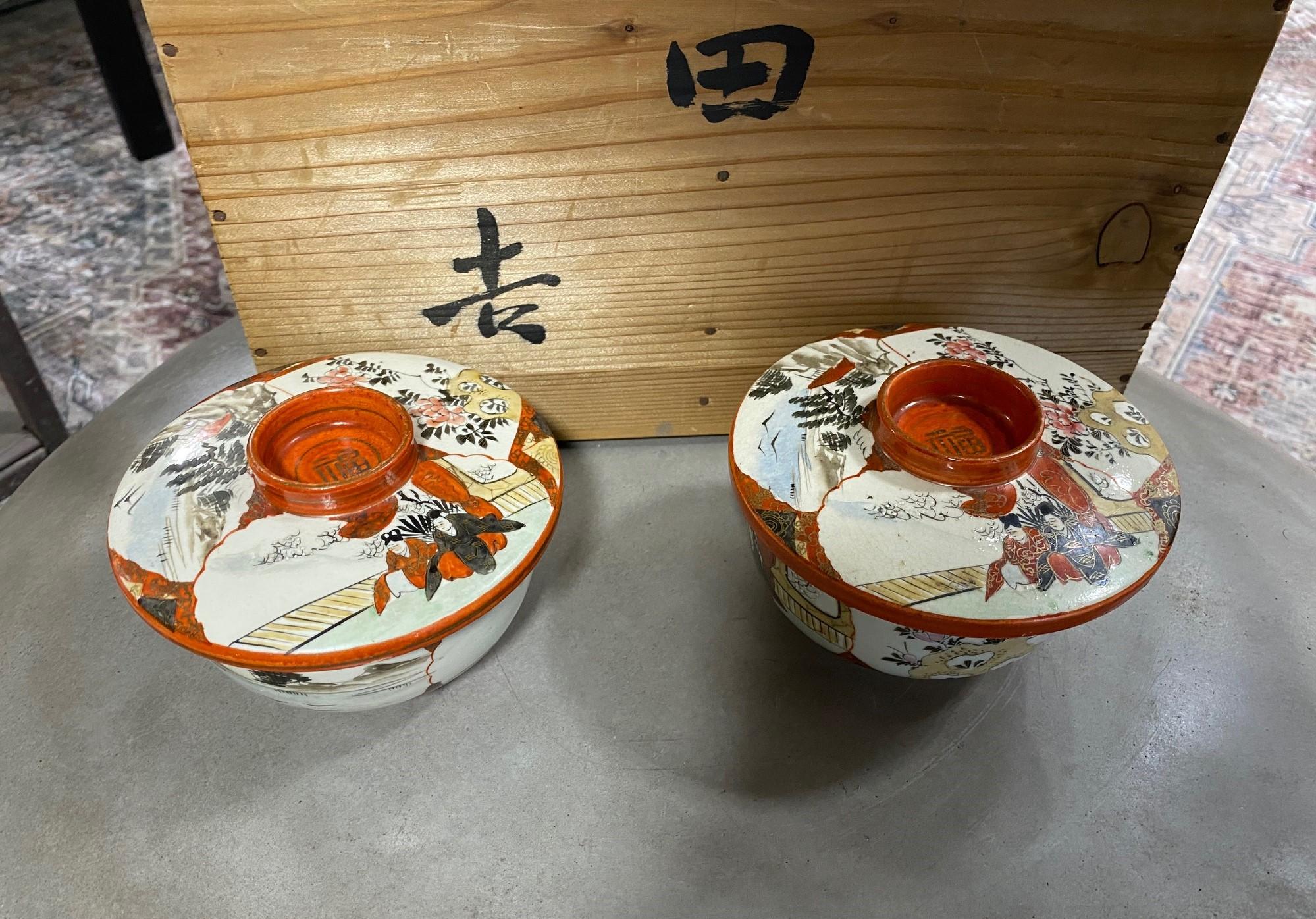 8 Piece Japanese Kutani Hand Painted Chawan Tea Bowl & Cover Set in Original Box For Sale 4