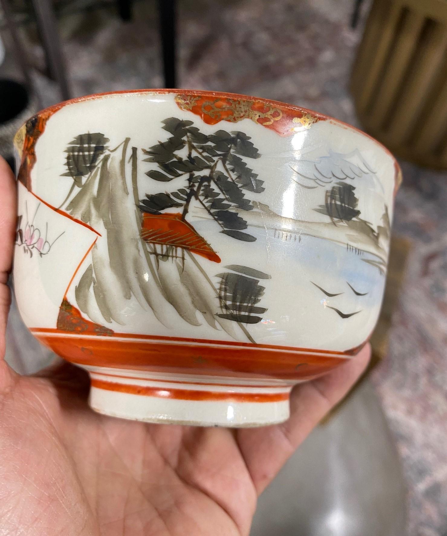 8 Piece Japanese Kutani Hand Painted Chawan Tea Bowl & Cover Set in Original Box In Good Condition For Sale In Studio City, CA