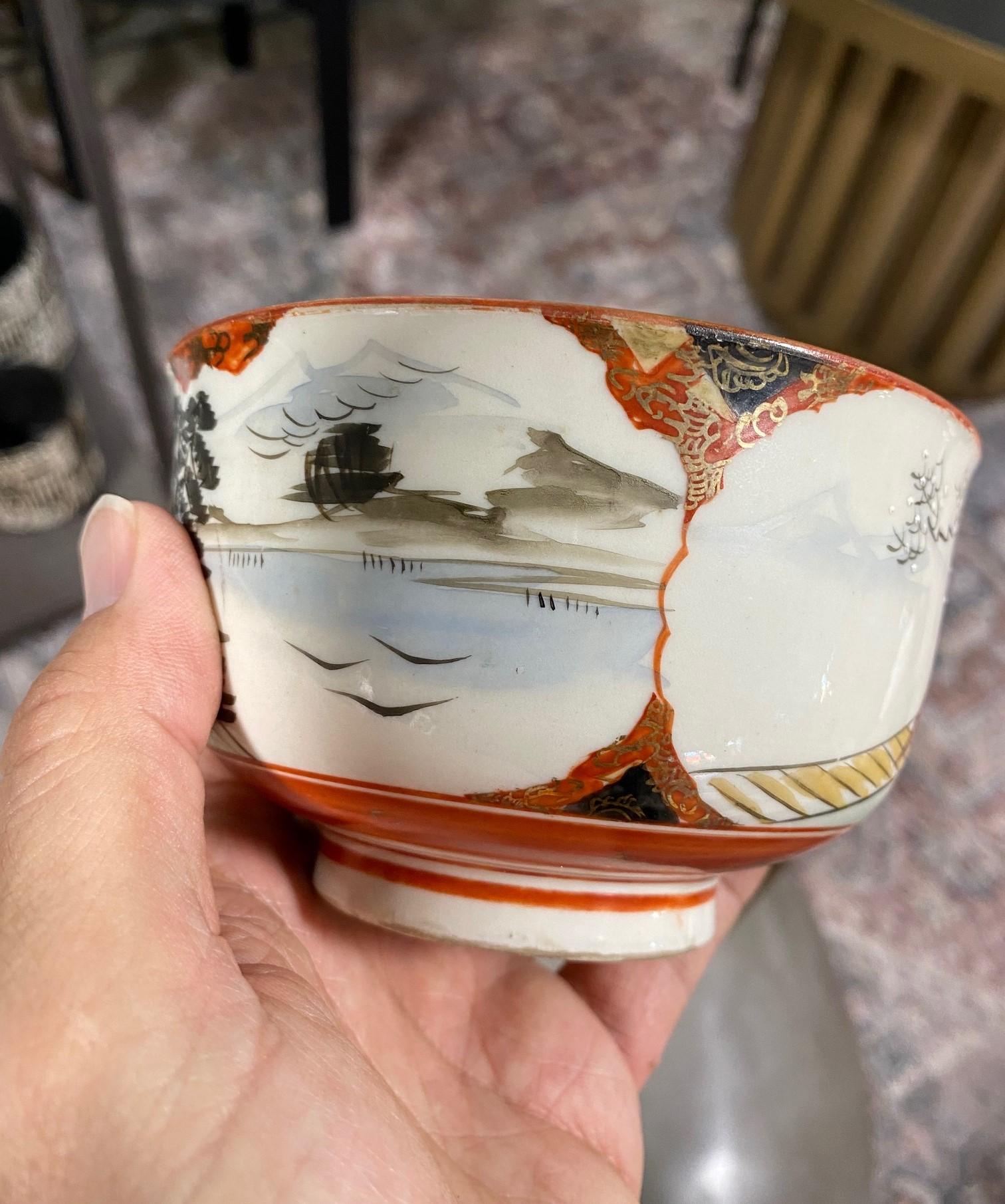 20th Century 8 Piece Japanese Kutani Hand Painted Chawan Tea Bowl & Cover Set in Original Box For Sale