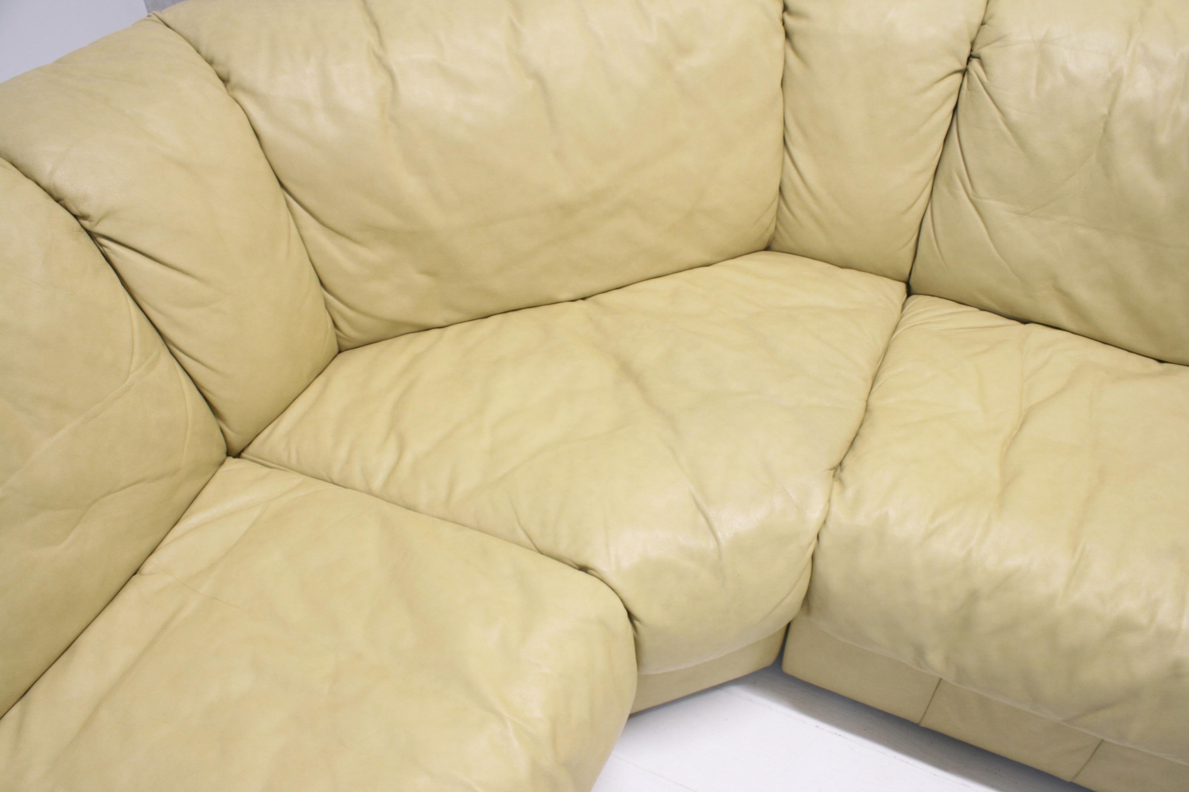 Modulares 8teiliges Schlangen-Sofa aus gelbem, pastellfarbenem, gestepptem Leder von Laauser im Angebot 4
