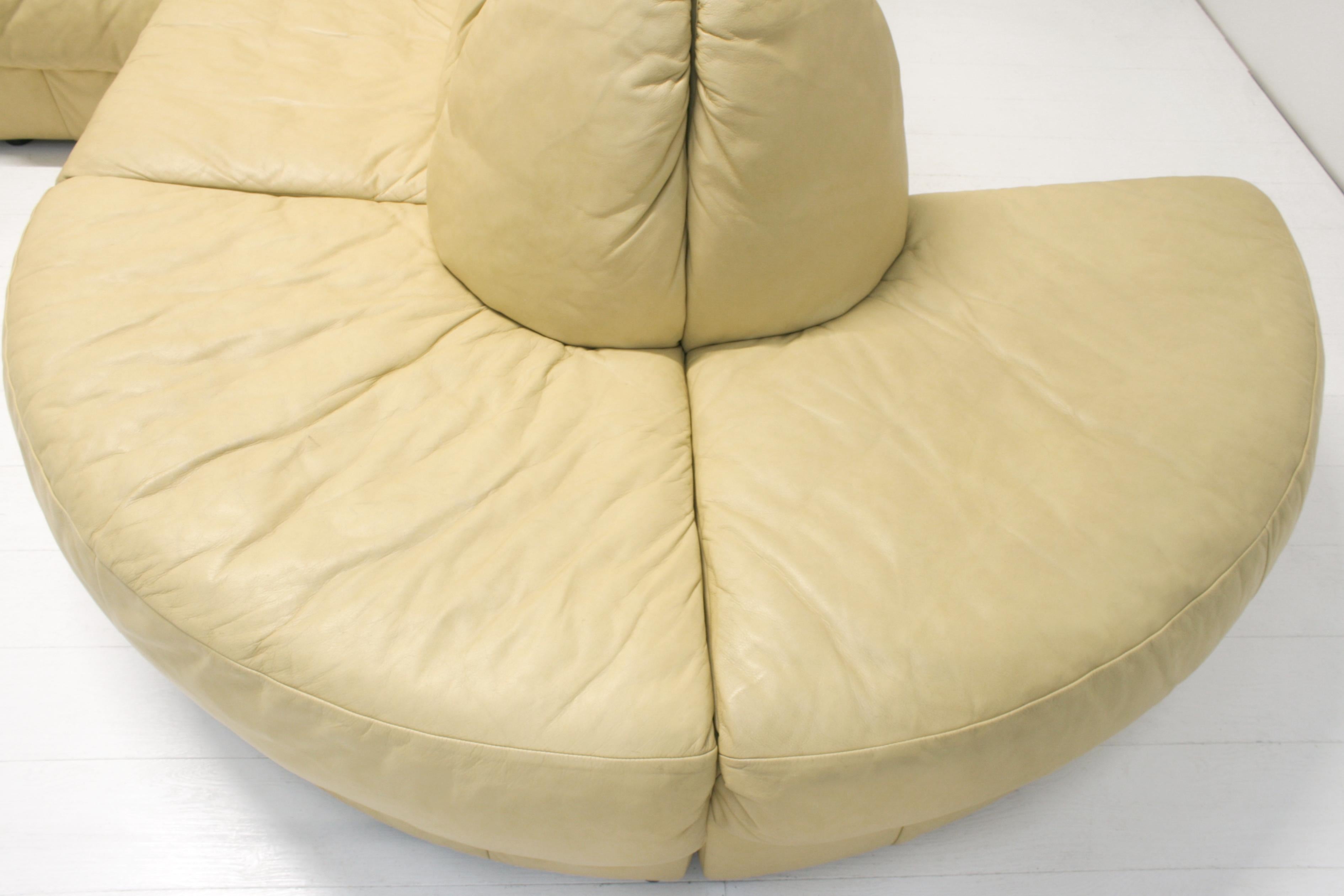 Modulares 8teiliges Schlangen-Sofa aus gelbem, pastellfarbenem, gestepptem Leder von Laauser im Angebot 5