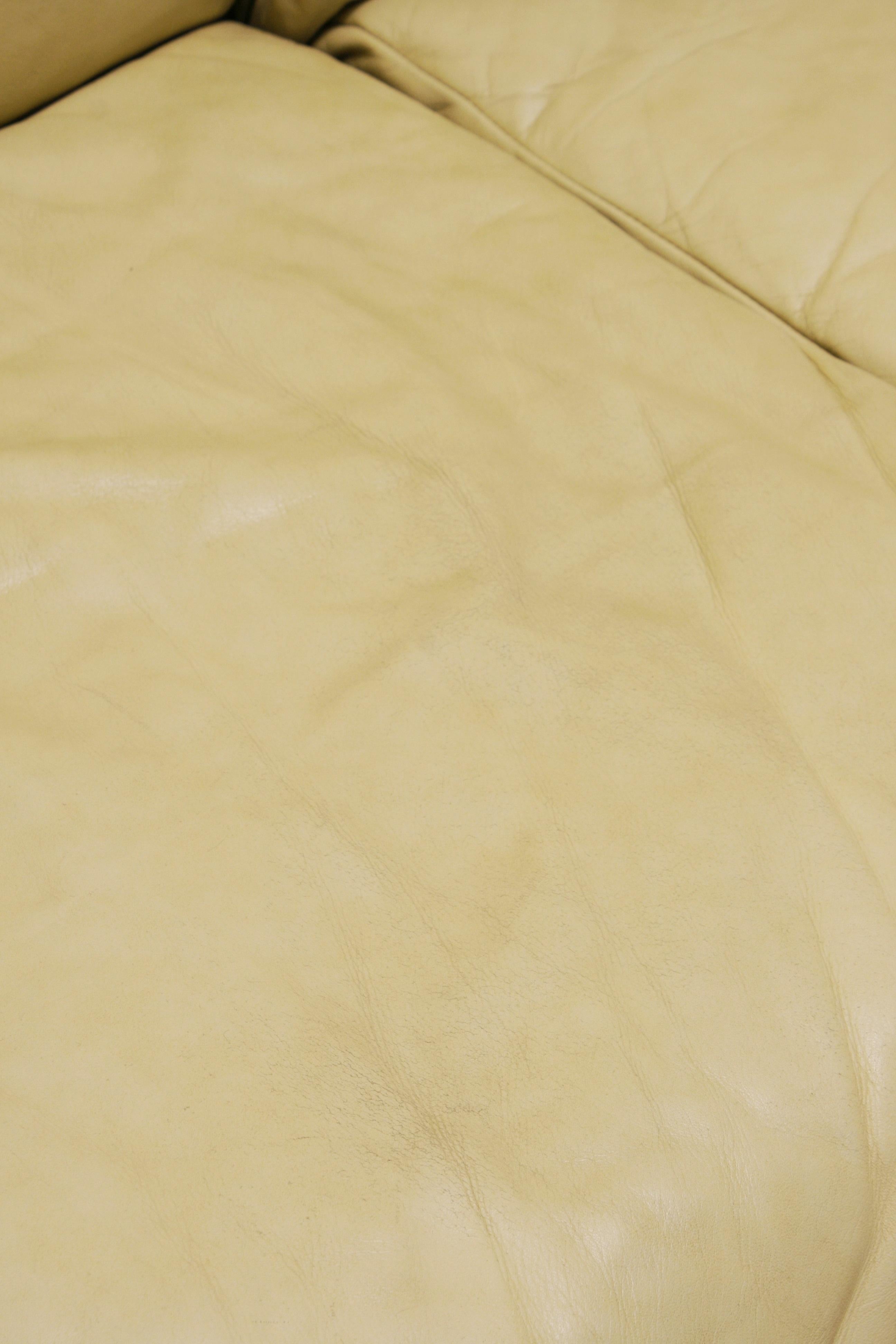 Modulares 8teiliges Schlangen-Sofa aus gelbem, pastellfarbenem, gestepptem Leder von Laauser im Angebot 7