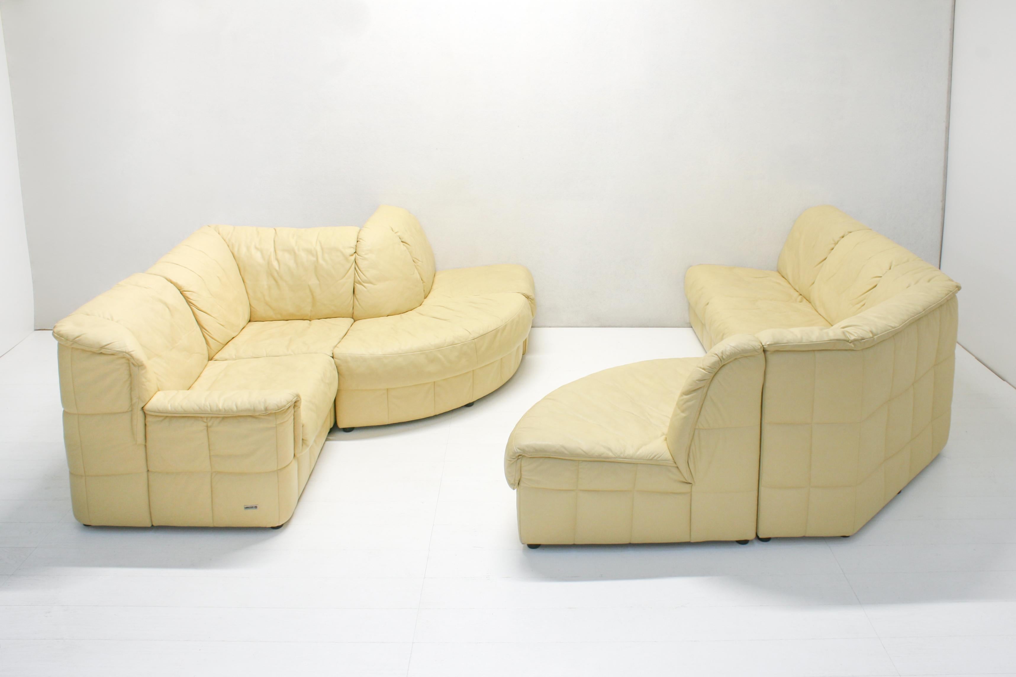 Modulares 8teiliges Schlangen-Sofa aus gelbem, pastellfarbenem, gestepptem Leder von Laauser im Angebot 2
