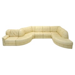 Canapé serpent modulaire de 8 pièces en cuir matelassé jaune pastel de Laauser