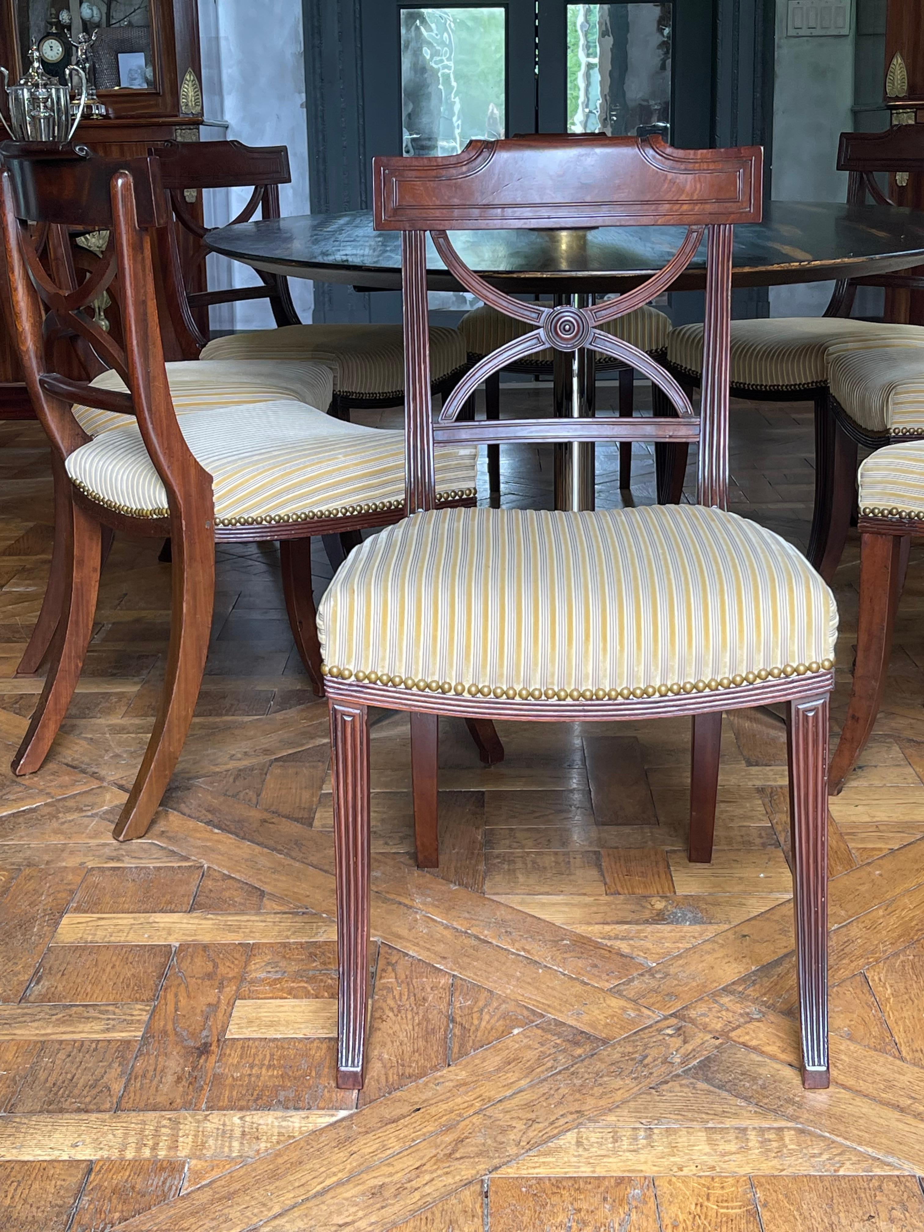 8 Set of ca 1820 Regency Dining Room Chairs  In Good Condition For Sale In New Haven, CT