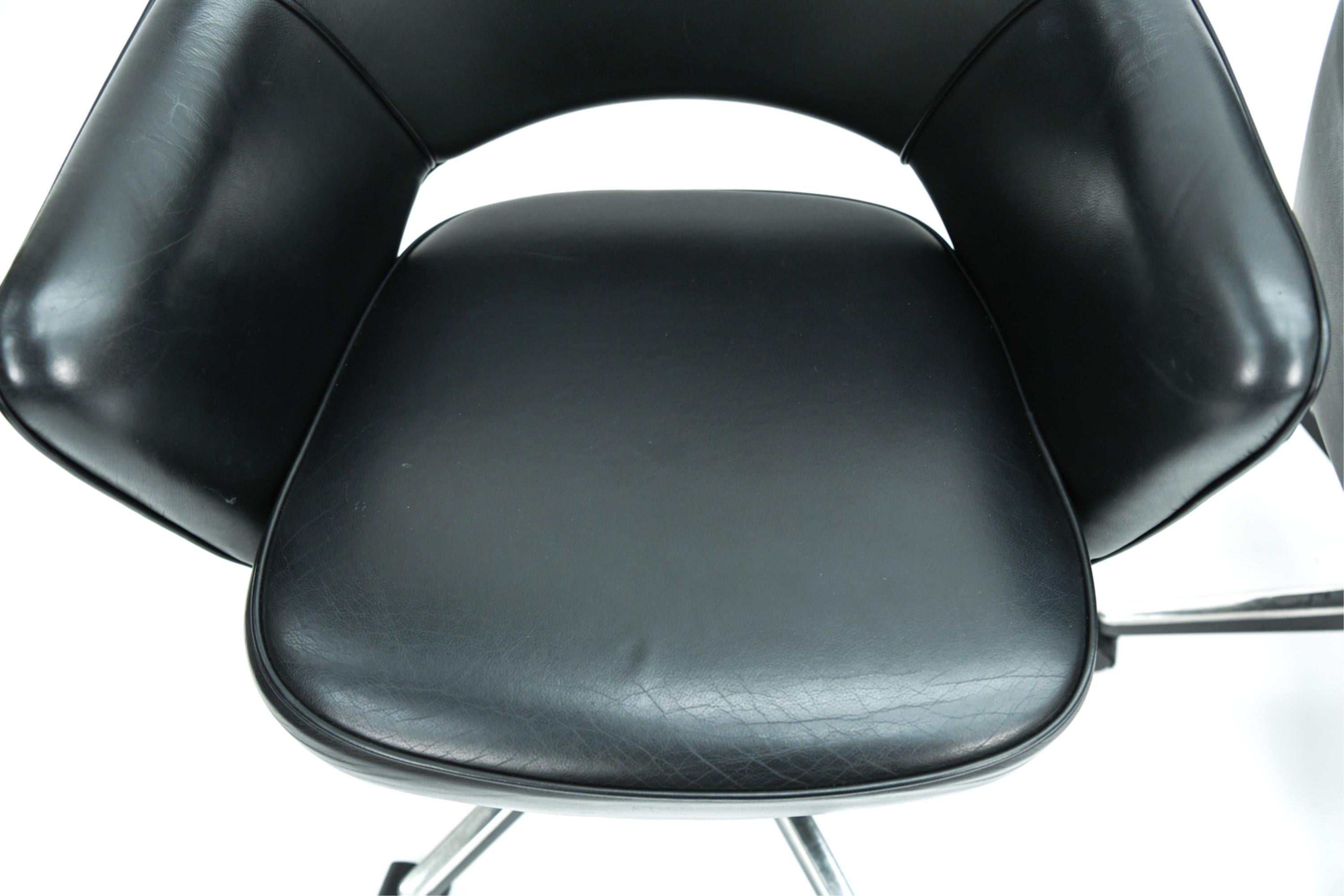 Set of 8 Saarinen for Knoll Executive Arm Chairs in Black Leather W/ Swivel Base 3