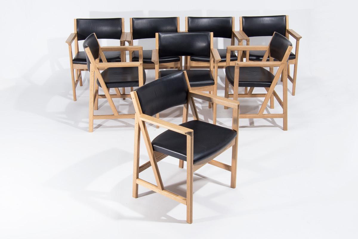 A handsome set of 8 mid century oak dining chairs with their original black leather upholstery designed by Soren Holst for Fredericia. A really interesting and innovative design the oak has wonderful colour and patina complemented nicely by the