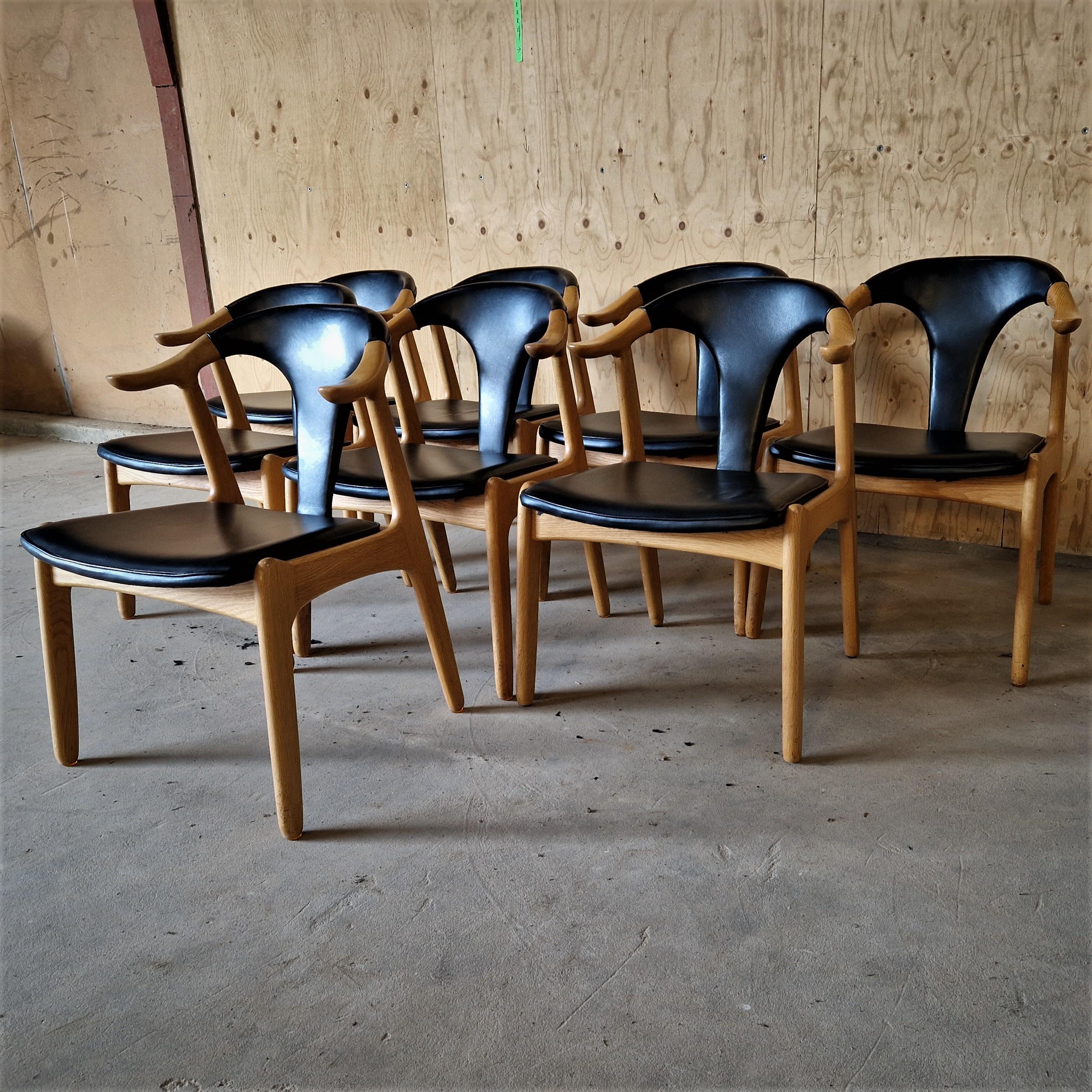 European 8 Scandinavian Cow Horn Chairs in Light Oak and Black Leather, Midcentury For Sale