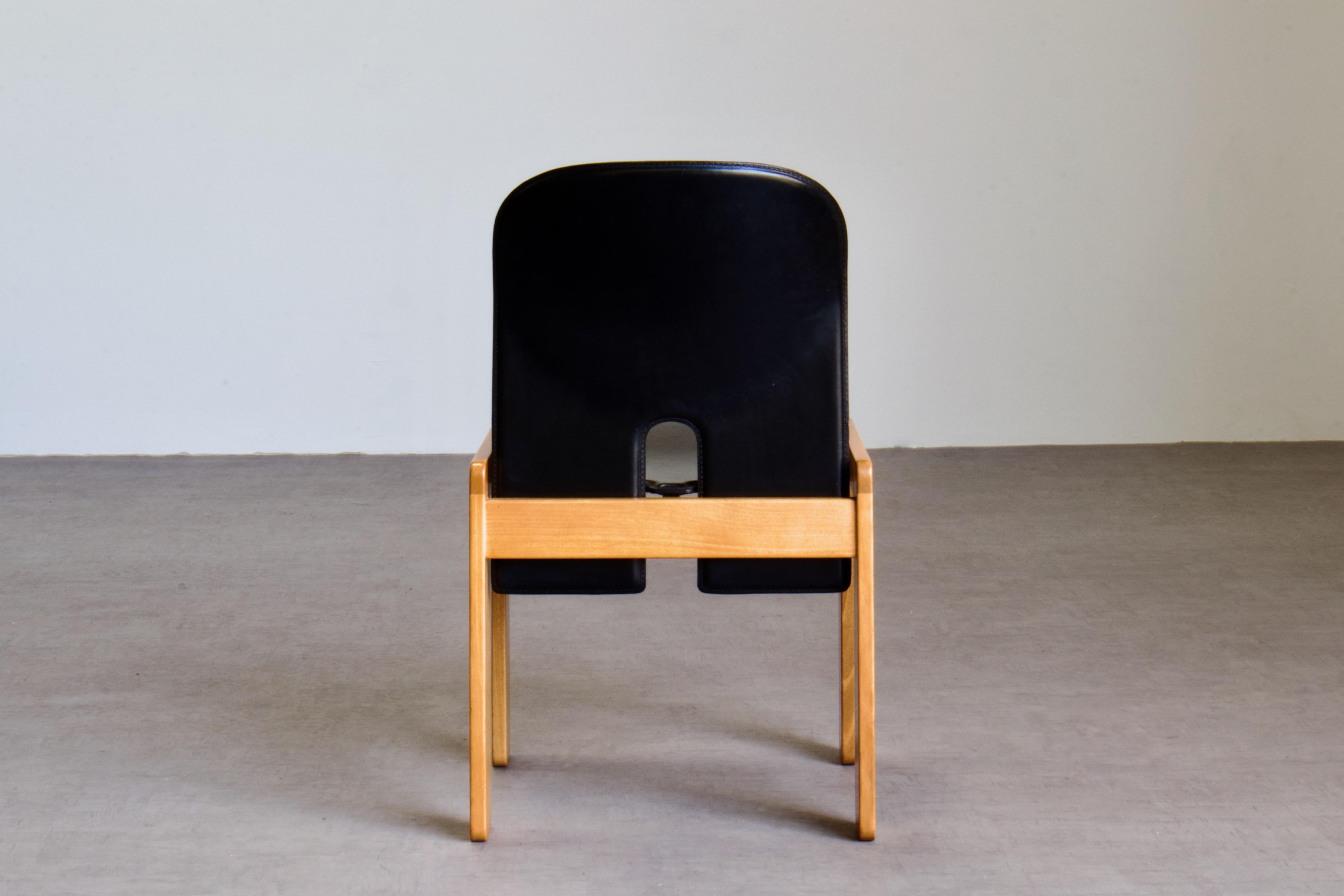 8 Scarpa 121 Stühle aus schwarzem Leder und blassem Holz für Cassina Italien, 1960er Jahre im Angebot 5