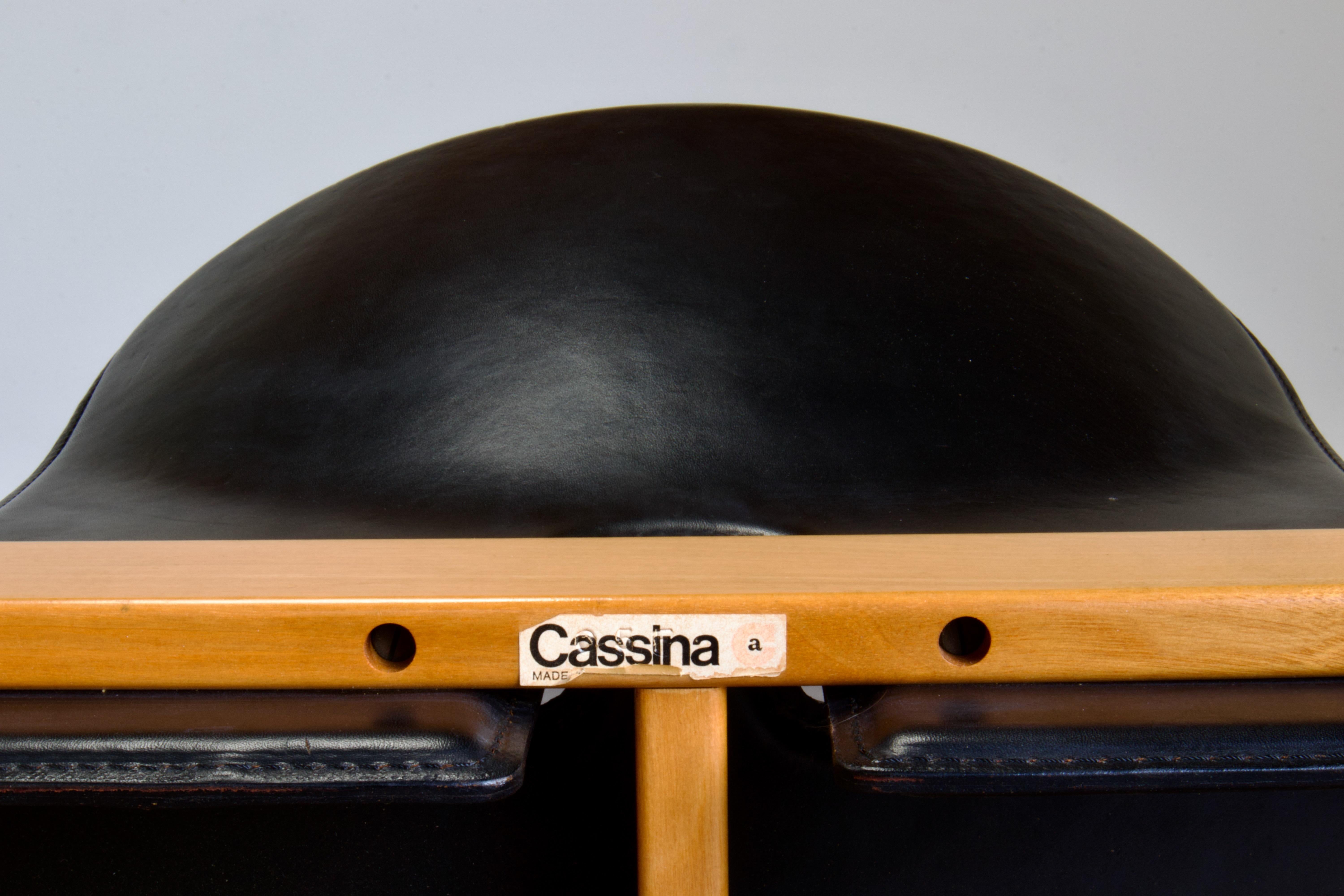 8 Scarpa 121 Chairs in Black Leather & Pale Wood for Cassina Italy, 1960s For Sale 8