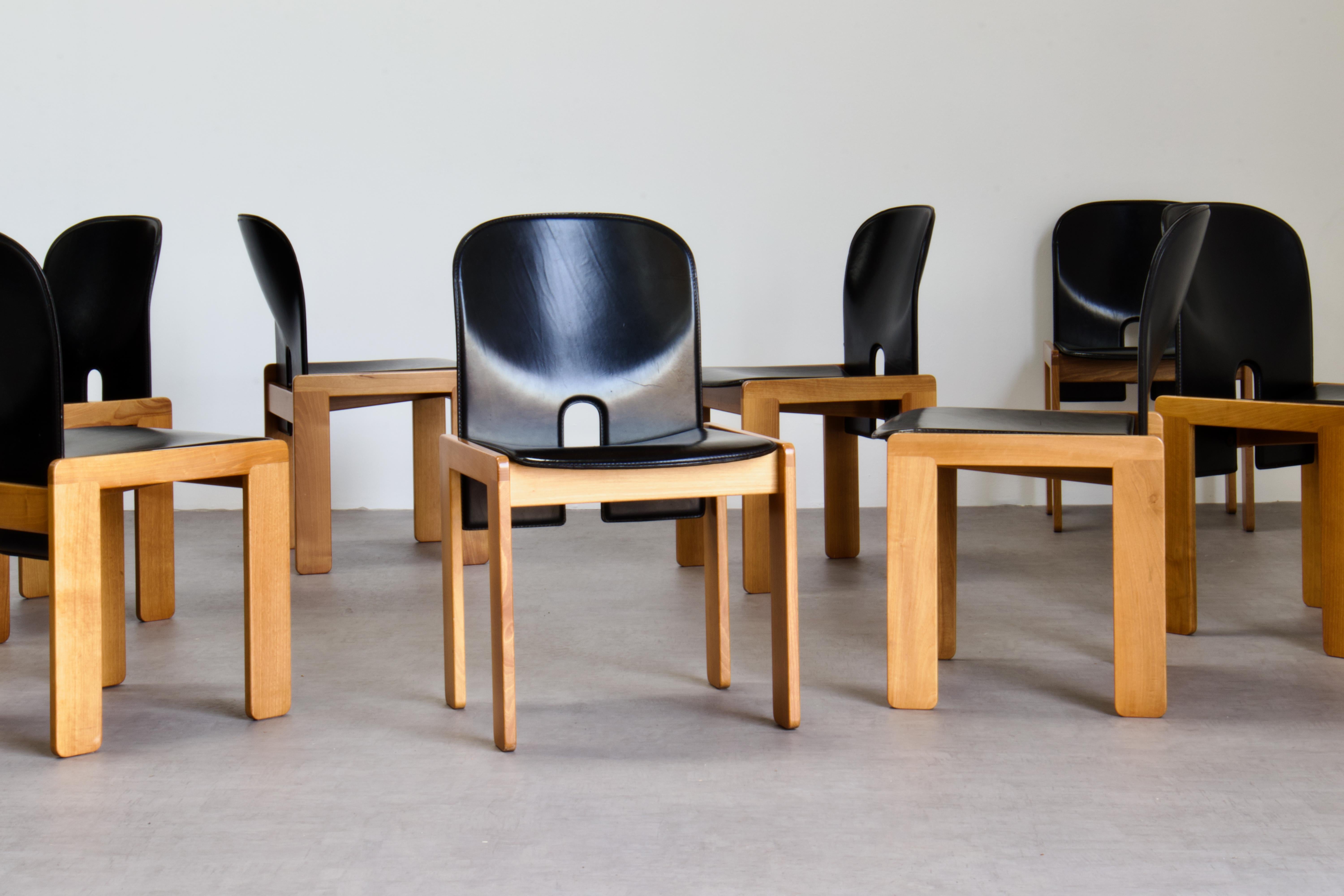 8 Scarpa 121 Chairs in Black Leather & Pale Wood for Cassina Italy, 1960s For Sale 9