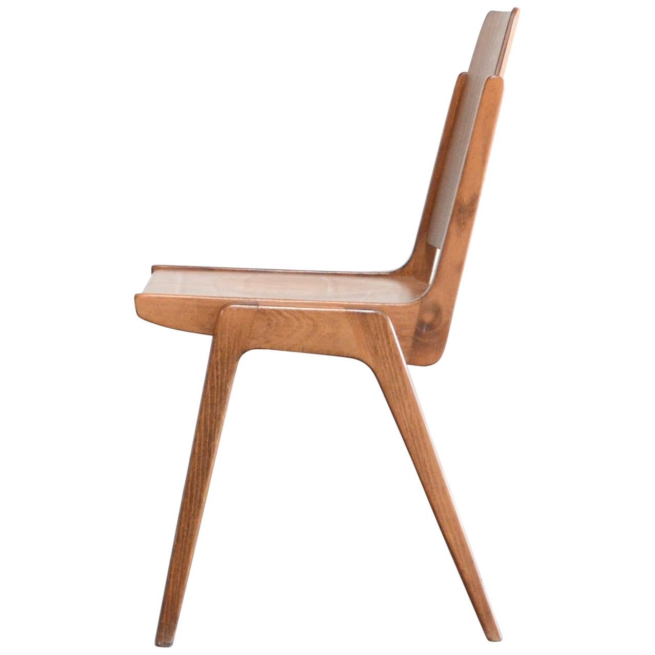 Diese Austro-Stühle wurden 1959 vom österreichischen Architekten Franz Schuster entworfen und von Wiesner-Hager produziert.
Der Stuhl wird auch als 