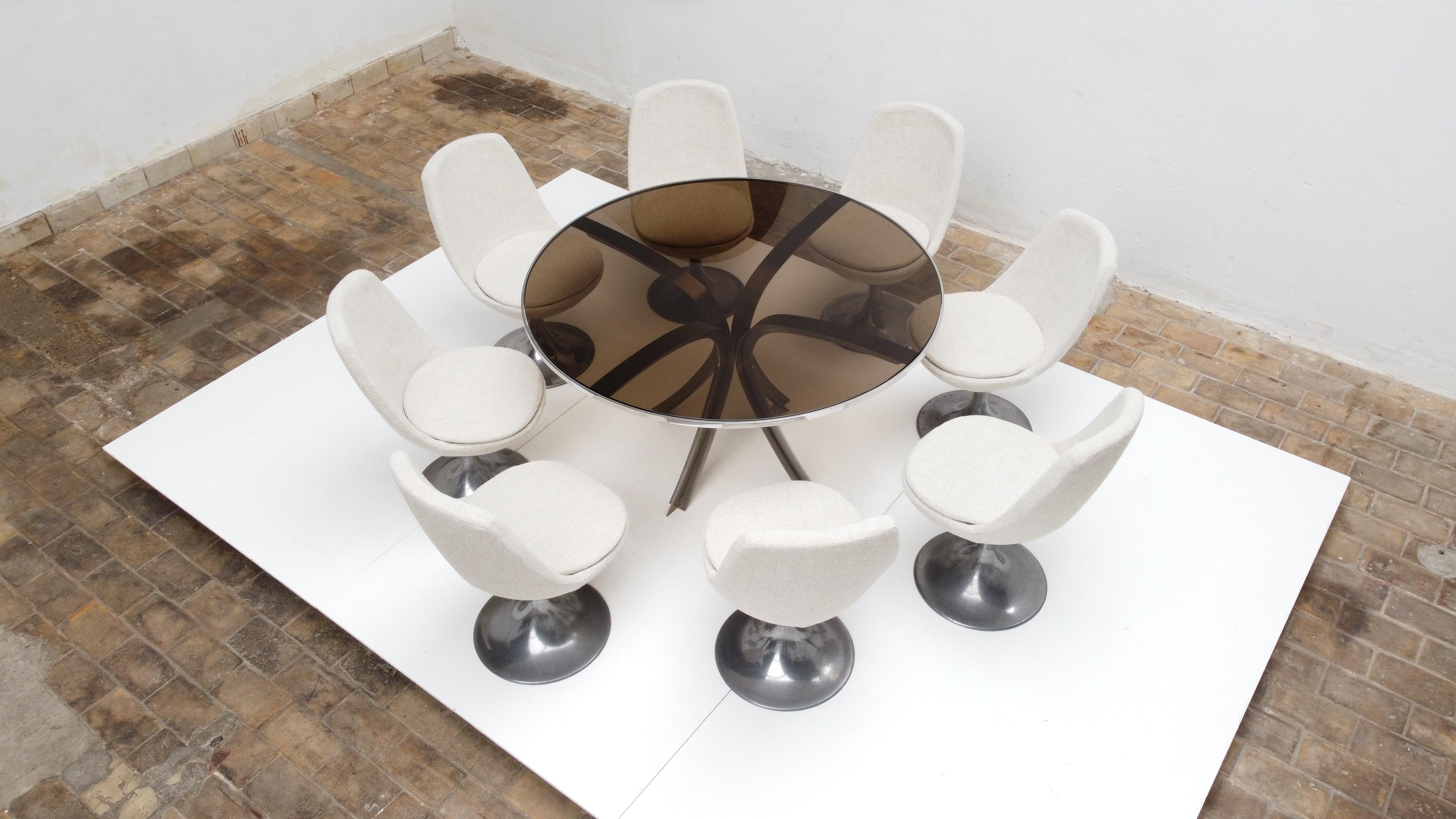 8 Space Age Swivel Dining Chairs, Cast Aluminum Tulips Base and New Upholstery In Good Condition In bergen op zoom, NL