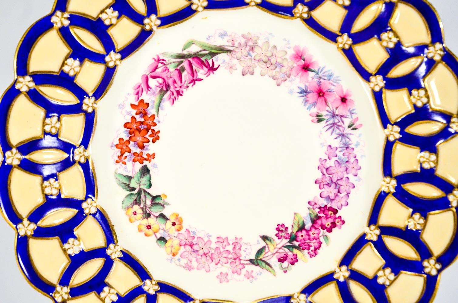 Début du 20ème siècle 8 assiettes à dessert Spode du mouvement esthétique peintes à la main à motifs floraux bleus et ivoires en vente