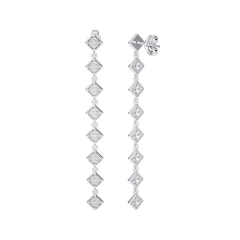 Vue d'ensemble :
Les longues boucles d'oreilles 8 pièces carrées de la collection Moonlight sont une paire élégante fabriquée en or blanc 14 carats. Avec un poids total de diamants de 0,5 carat, ces boucles d'oreilles sont conçues pour ajouter une