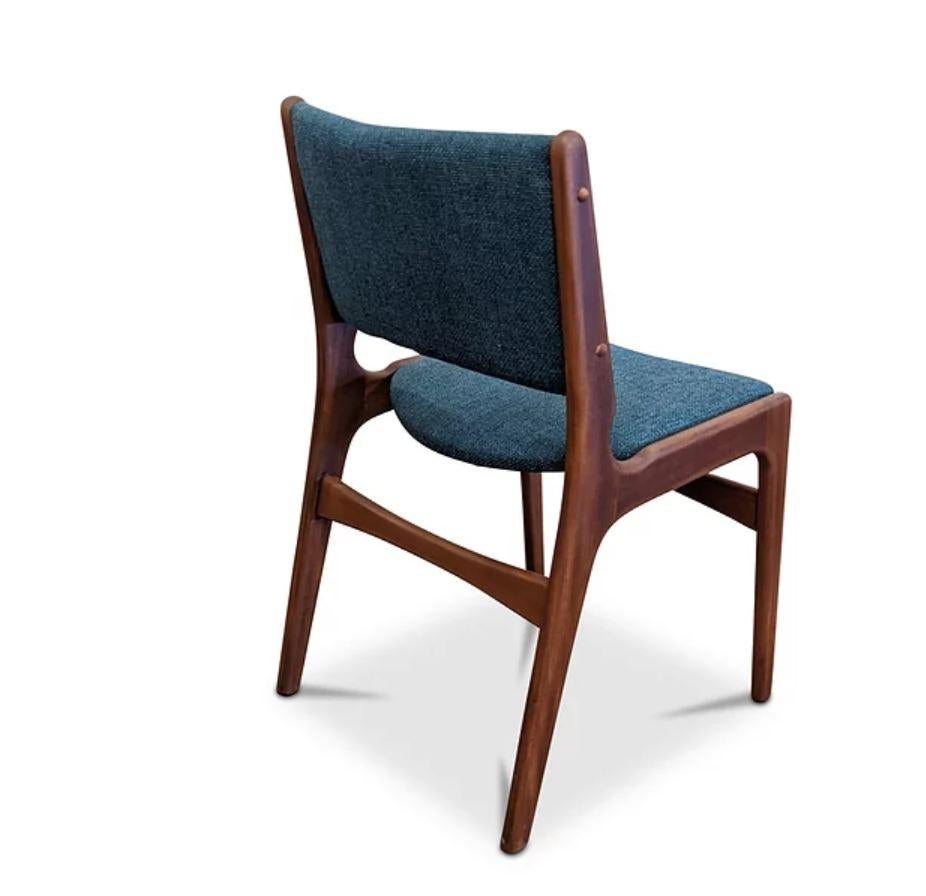 8 Teal Erik Buch Dining Chairs for Povl Dinesen '6765' In Good Condition In Jersey City, NJ