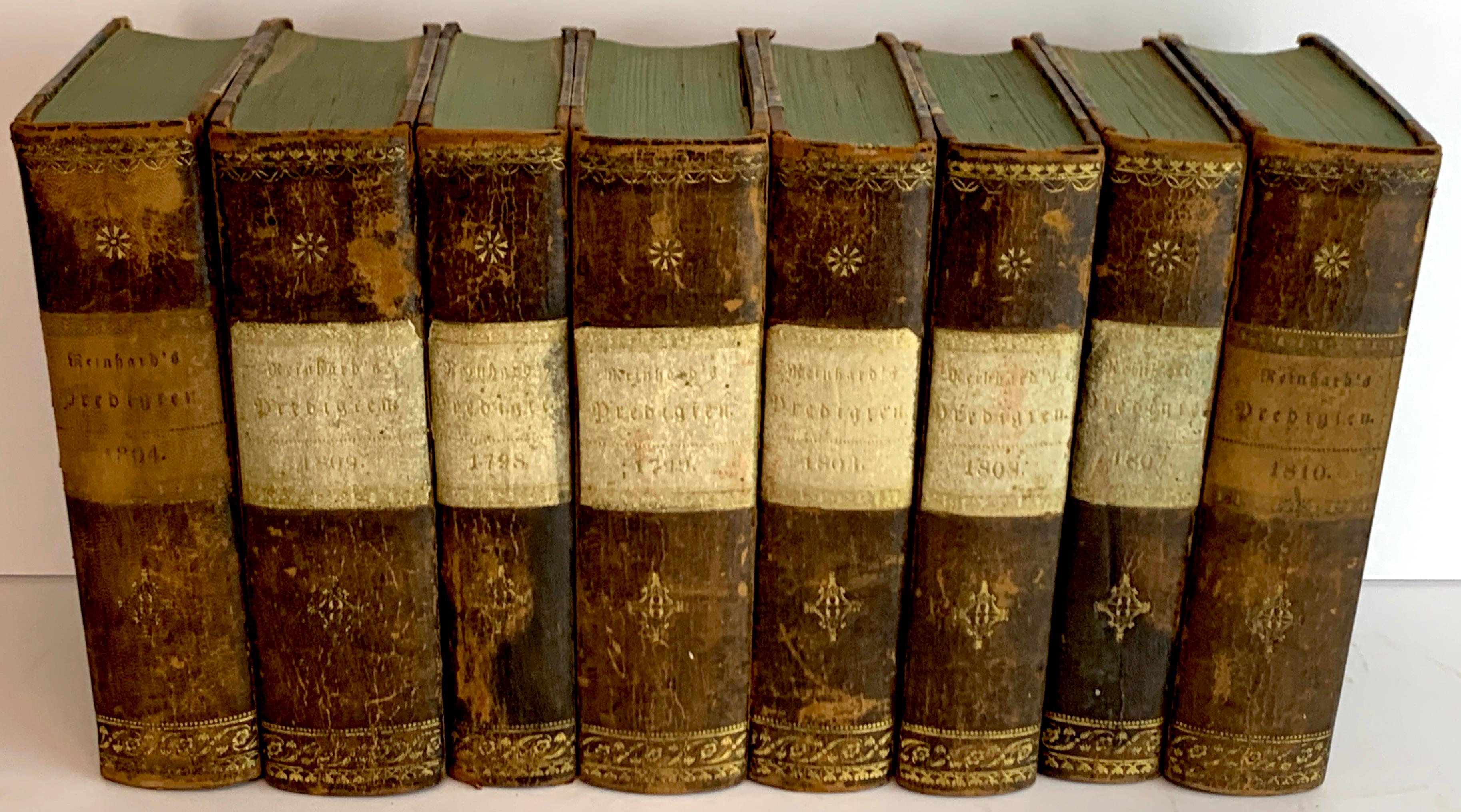 8 livres théologiques reliés en cuir, par Franz Volkmar Reinhard, 
Allemagne, publié en 1808

Nous avons le plaisir d'offrir une trouvaille rare et historique avec cette exquise collection de huit livres théologiques reliés en cuir de Franz Volkmar