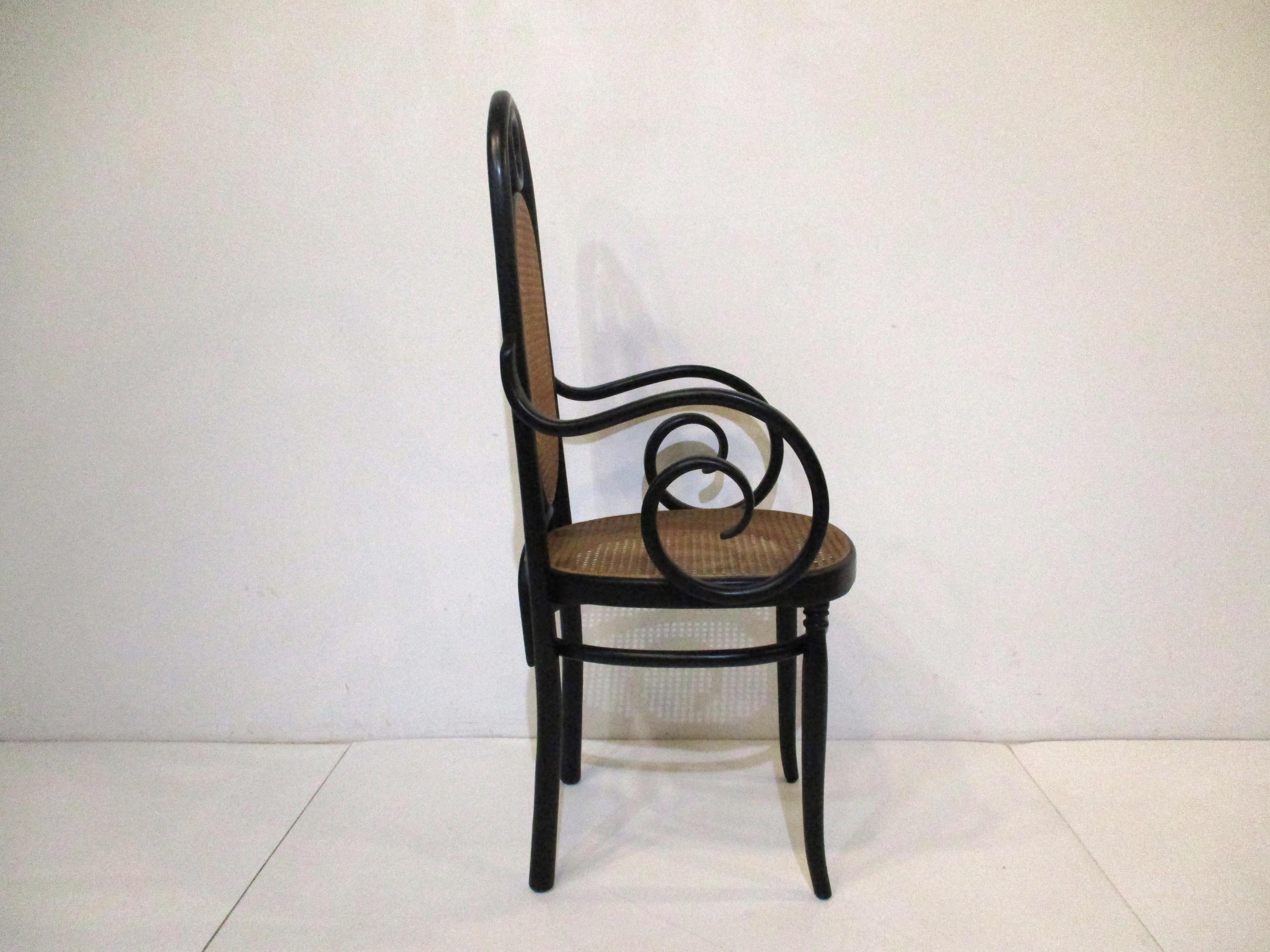 8 Thonet Bentwood / Cane Dining Chairs In Good Condition For Sale In Cincinnati, OH