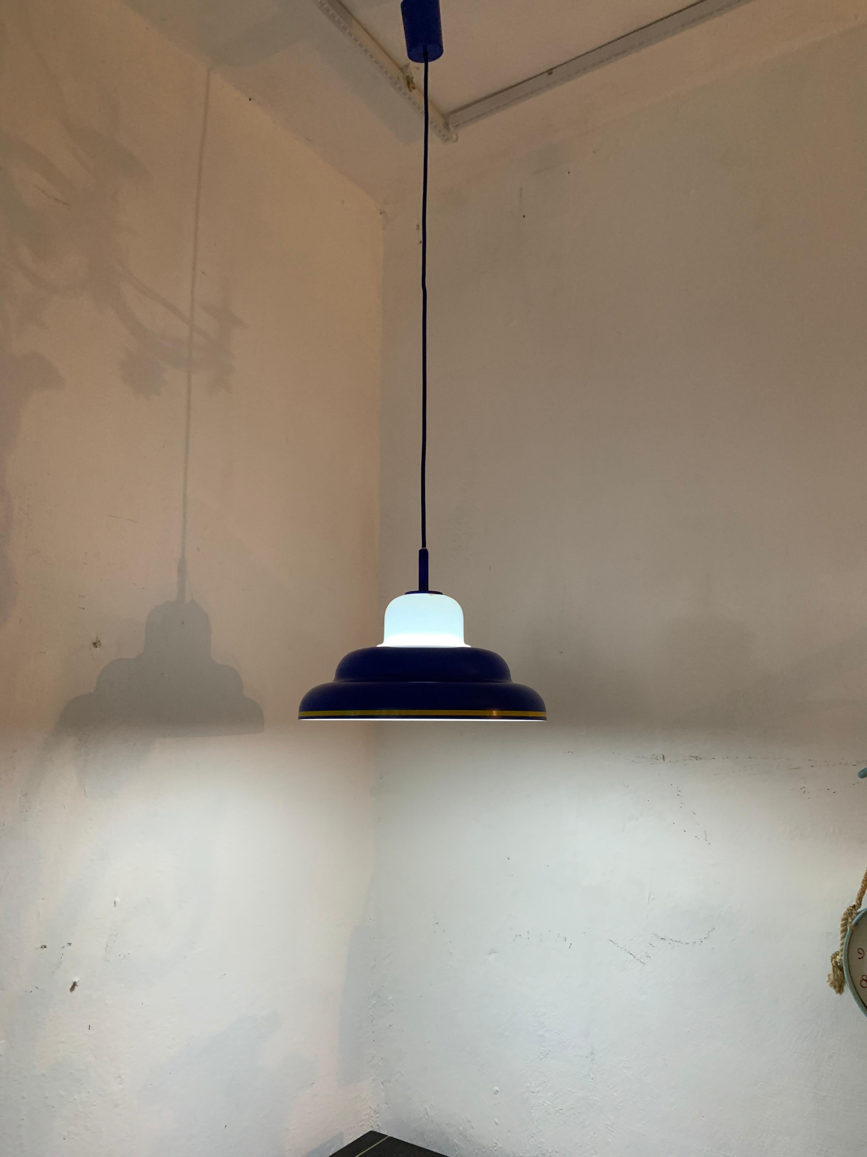 Vetro opalino 8 Lanterne moderne di metà secolo non utilizzate di Doria, Germania, circa 1970 in vendita