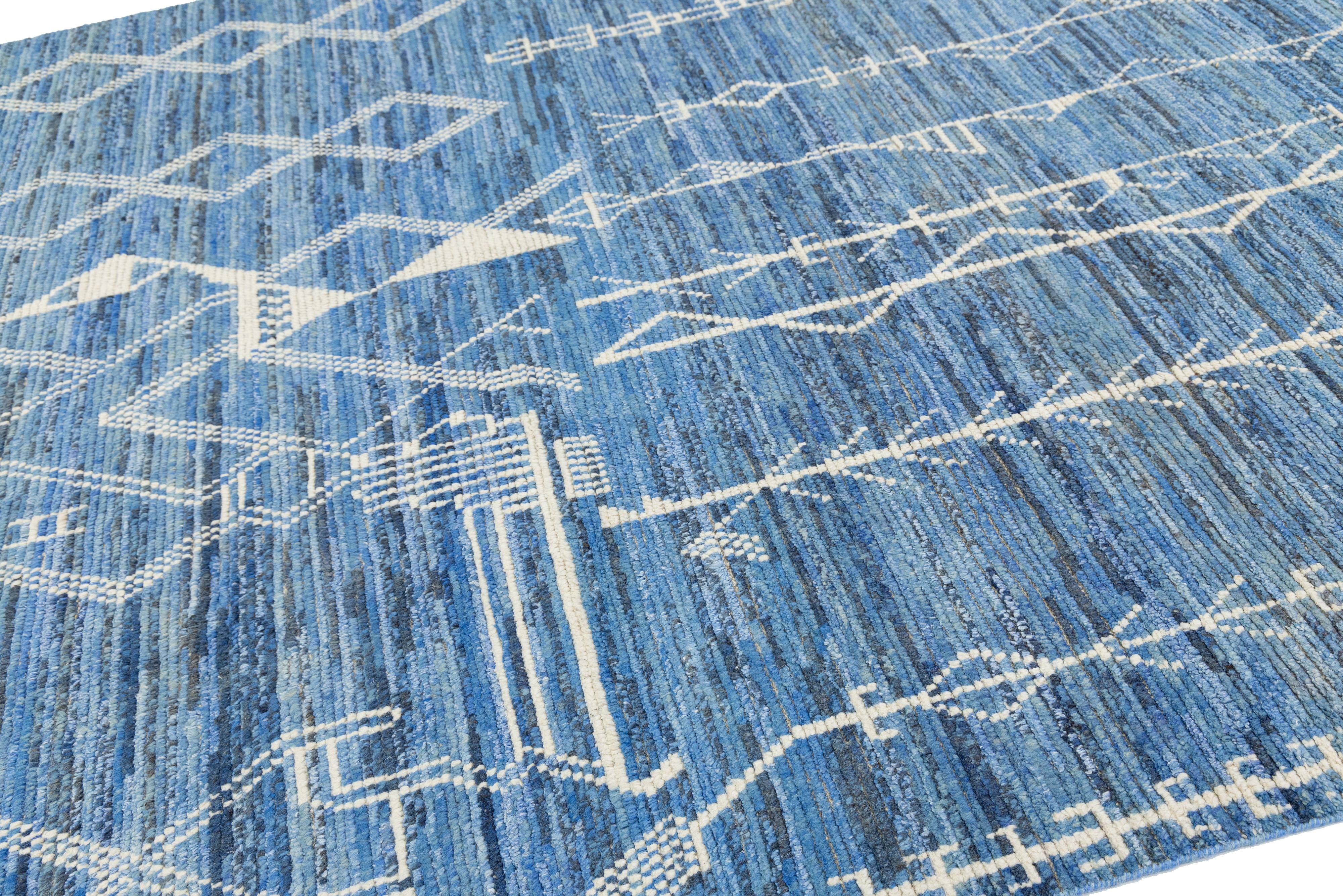 8 x 10 Contemporary Moroccan Style Wool Rug In Blue With Grometric Motifs im Angebot 3