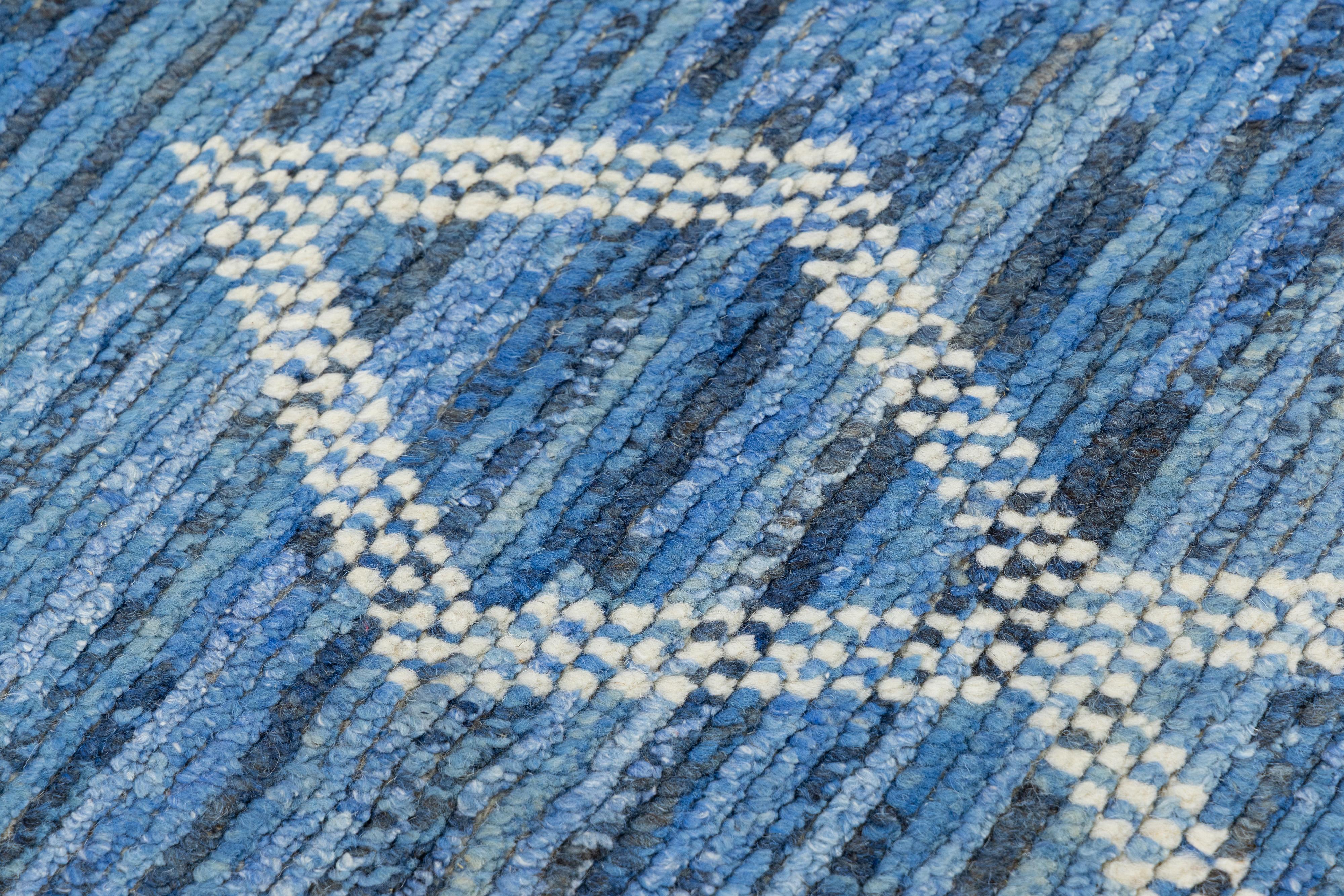 8 x 10 Contemporary Moroccan Style Wool Rug In Blue With Grometric Motifs (Moderne) im Angebot