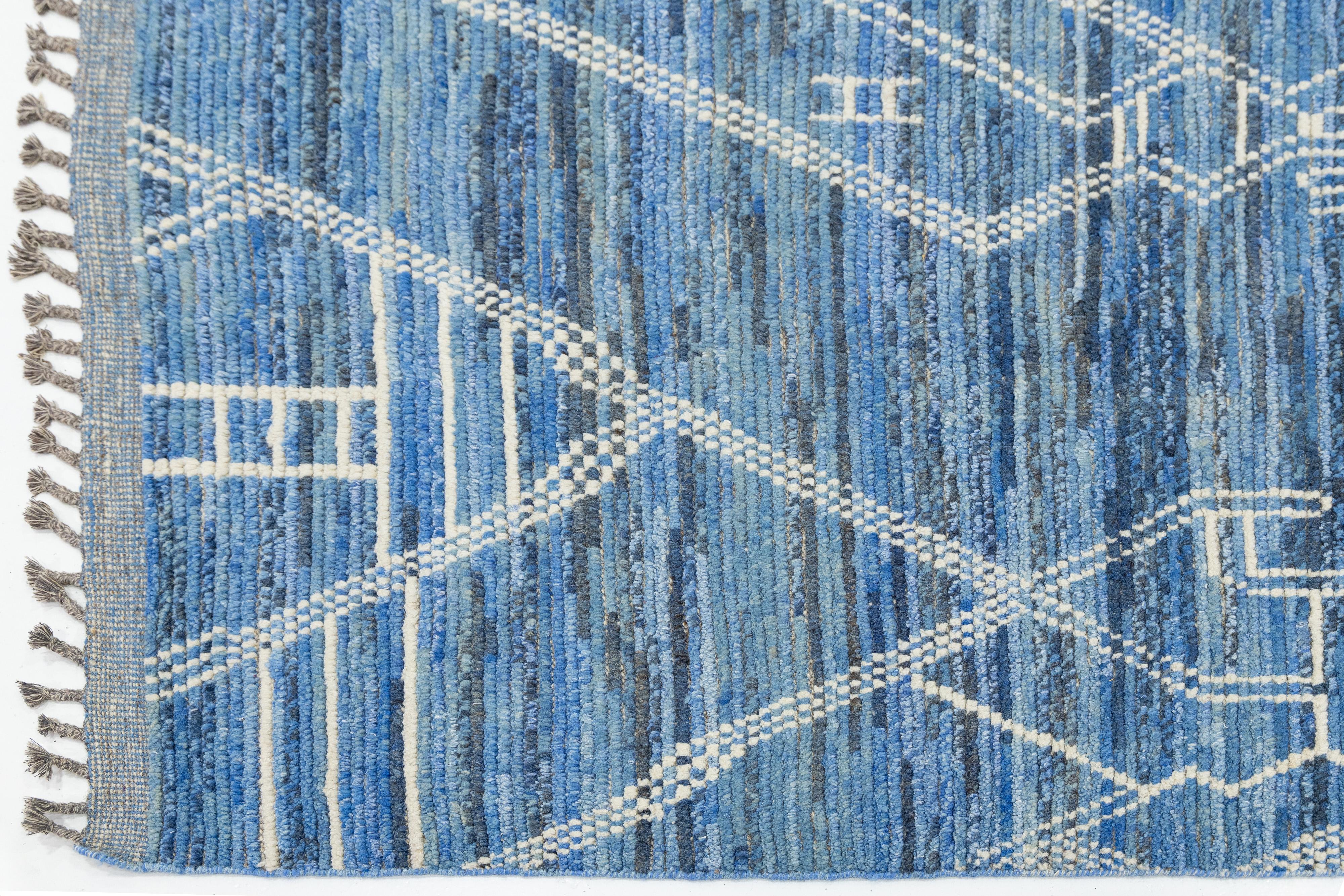 8 x 10 Contemporary Moroccan Style Wool Rug In Blue With Grometric Motifs im Angebot 1