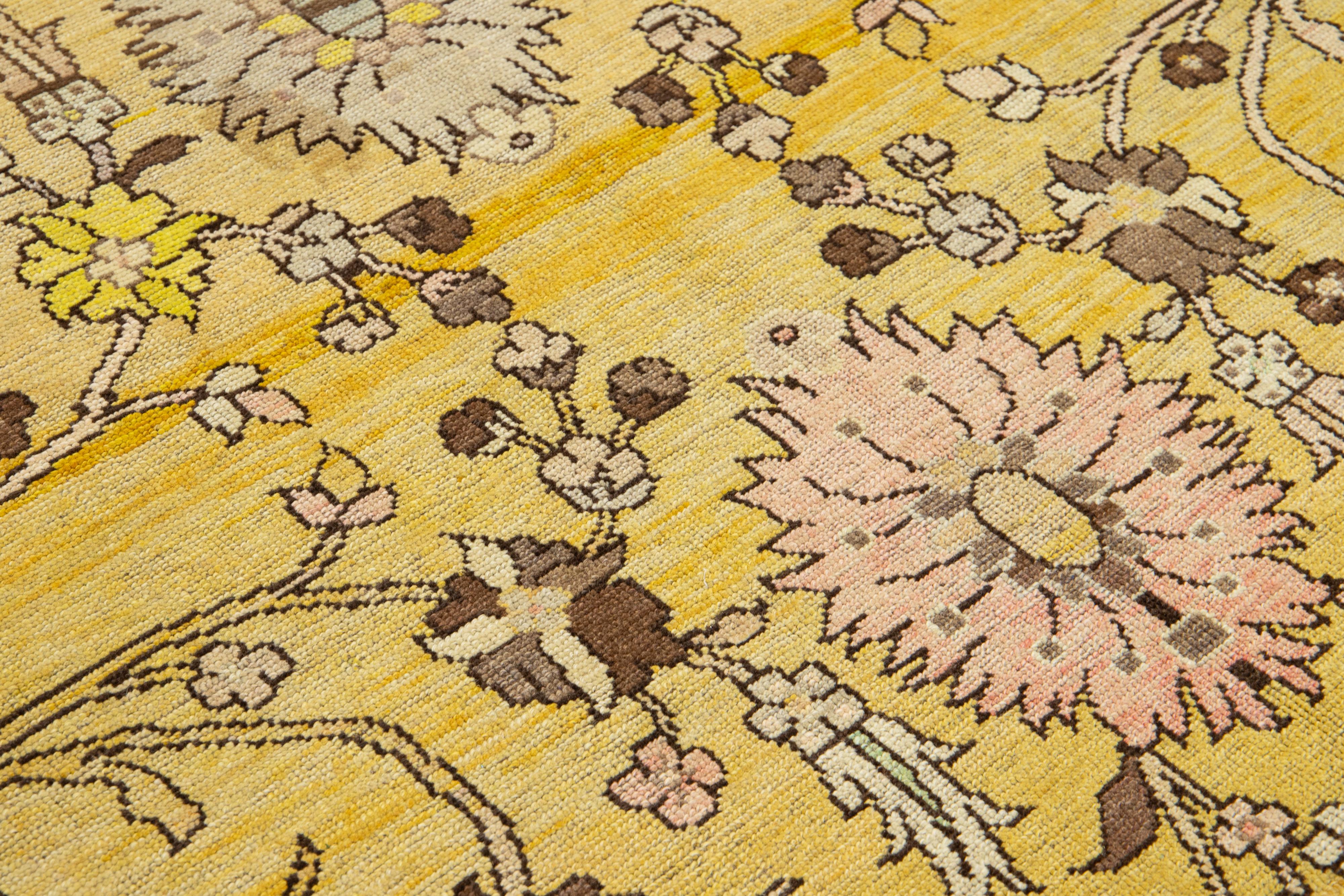 Tapis de laine Goldenrod de style néo-moderne fait à la main avec motif sur toute la surface en vente 2