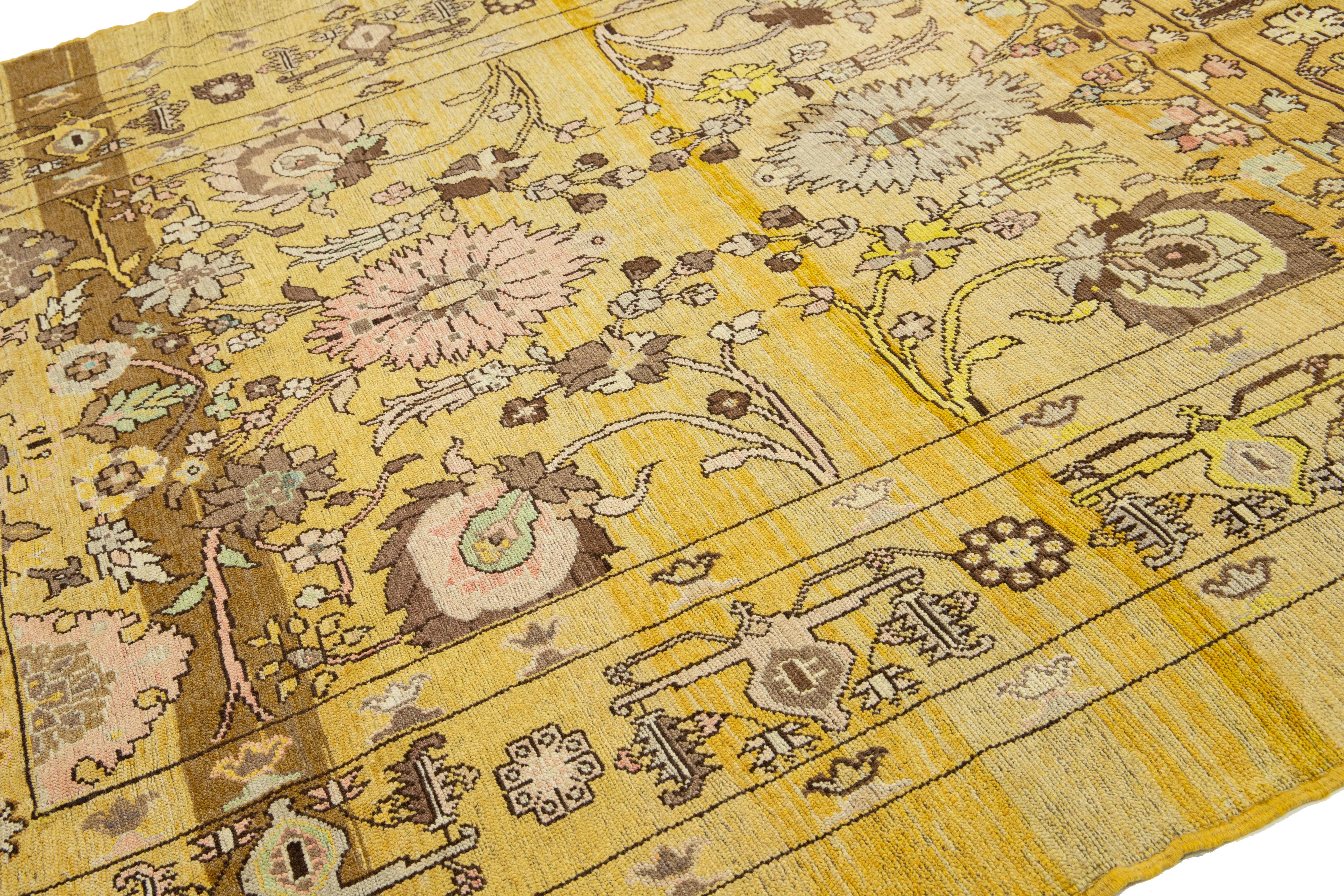 Afghan Tapis de laine Goldenrod de style néo-moderne fait à la main avec motif sur toute la surface en vente