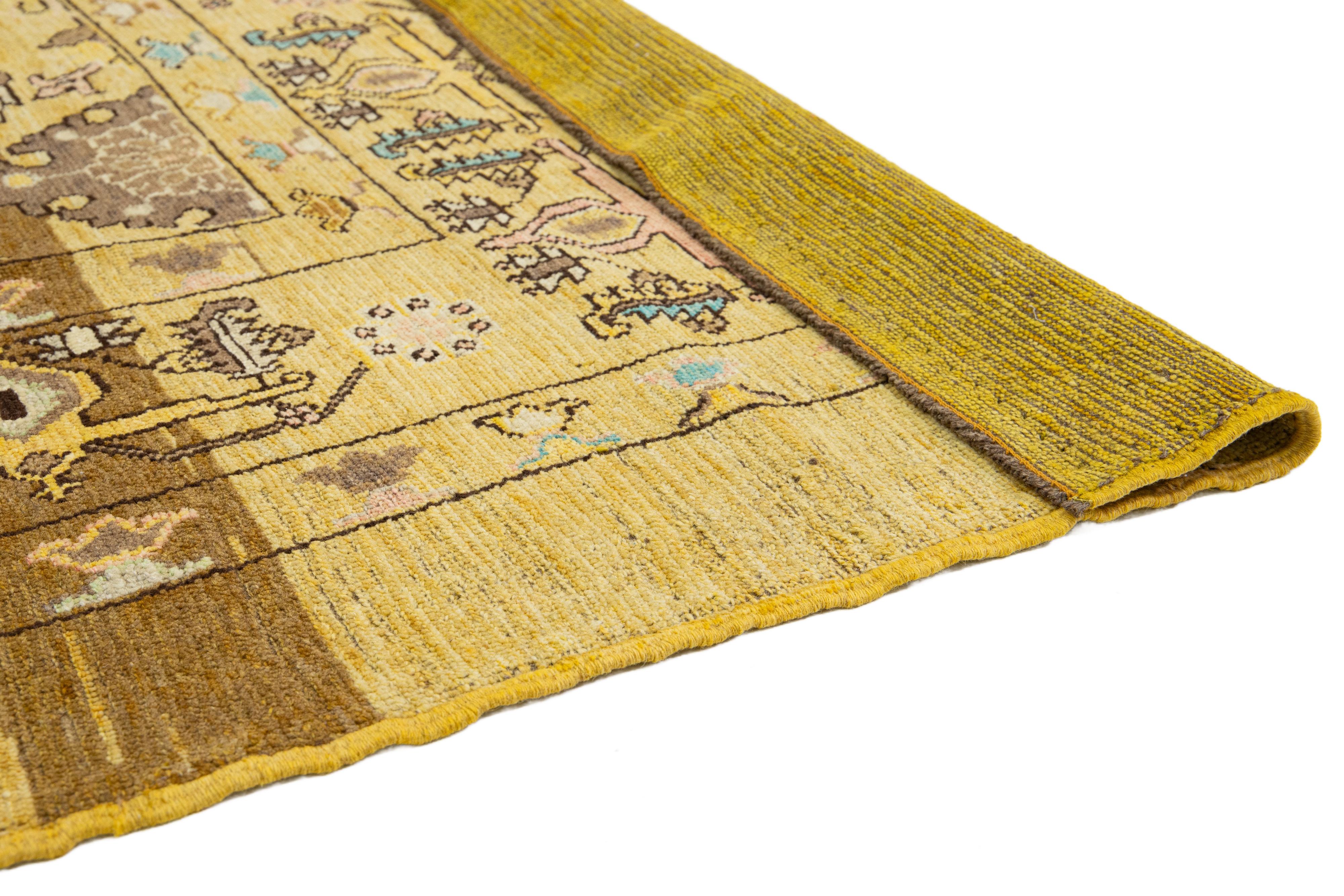 Noué à la main Tapis de laine Goldenrod de style néo-moderne fait à la main avec motif sur toute la surface en vente