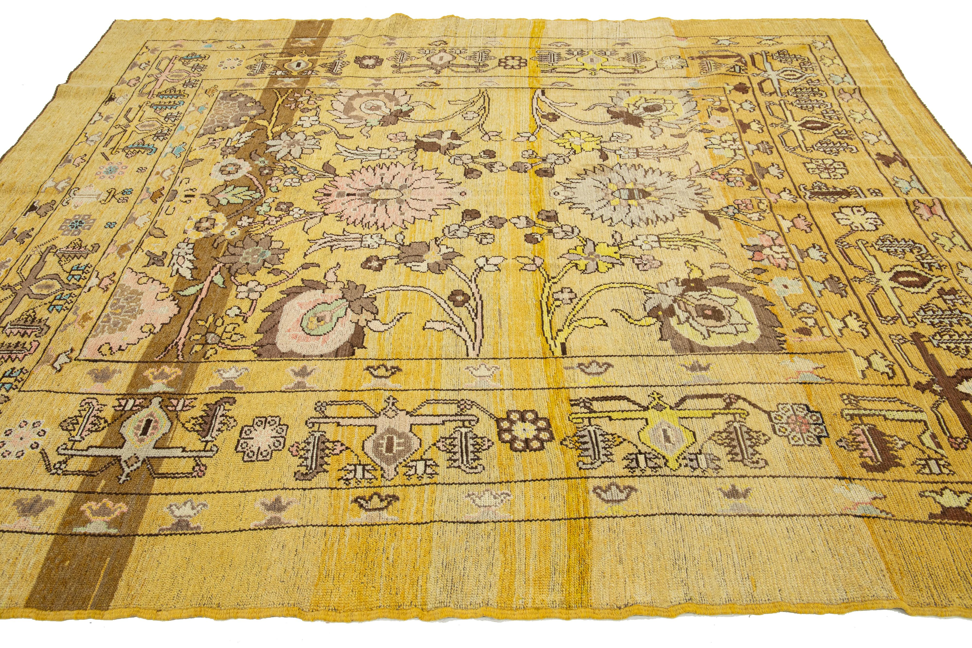 XXIe siècle et contemporain Tapis de laine Goldenrod de style néo-moderne fait à la main avec motif sur toute la surface en vente