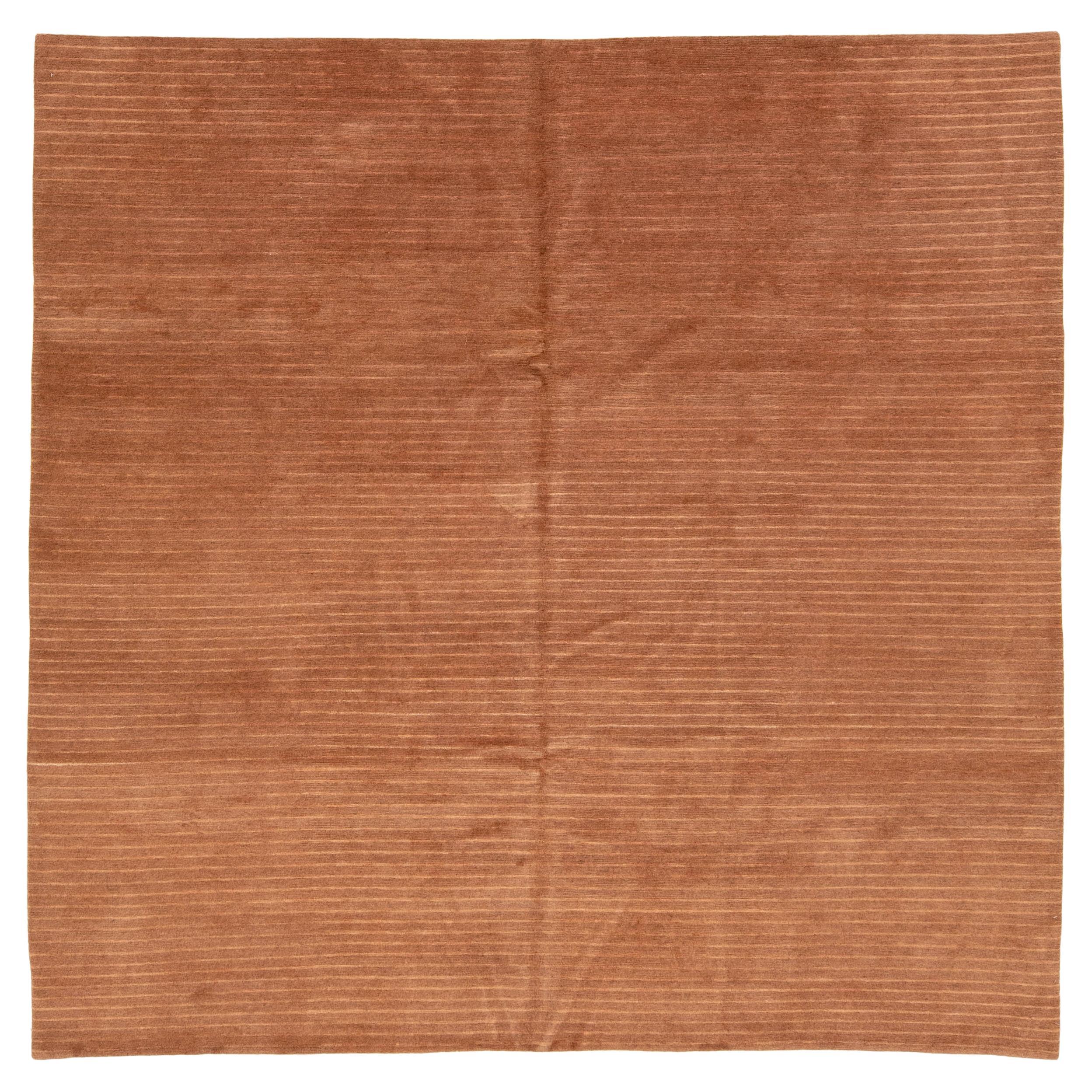 8 x 8 Tapis tibétain moderne en laine et soie de couleur Cooper pâle à motifs rayés en vente