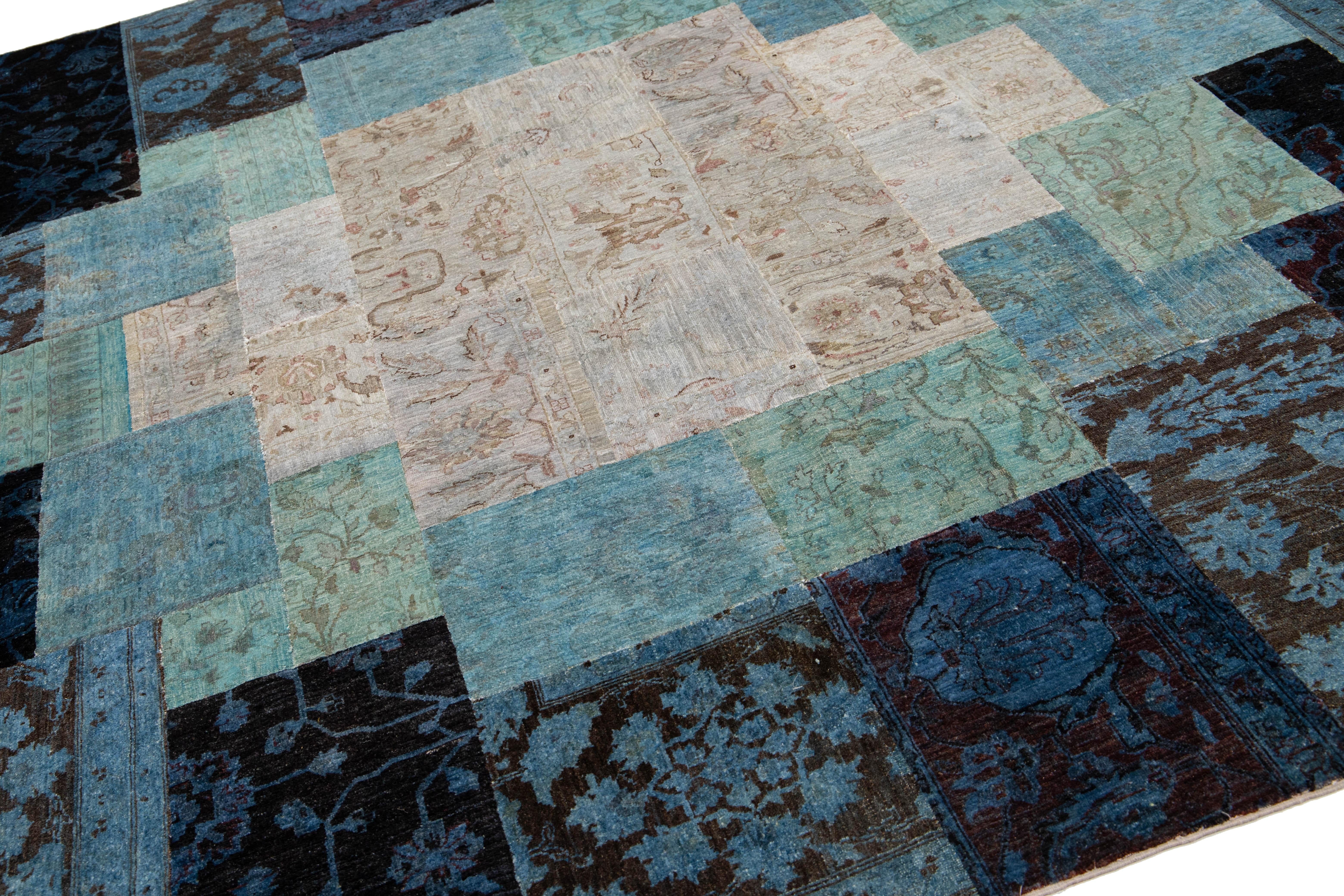 8 x 9 Moderner handgefertigter blauer Wollteppich mit Allover-Patchwork-Design (Wolle) im Angebot