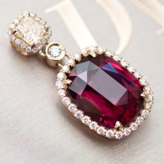 8.0 Karat Burgunder Rhodolith Granat Diamant 18 Karat Gelbgold Anhänger