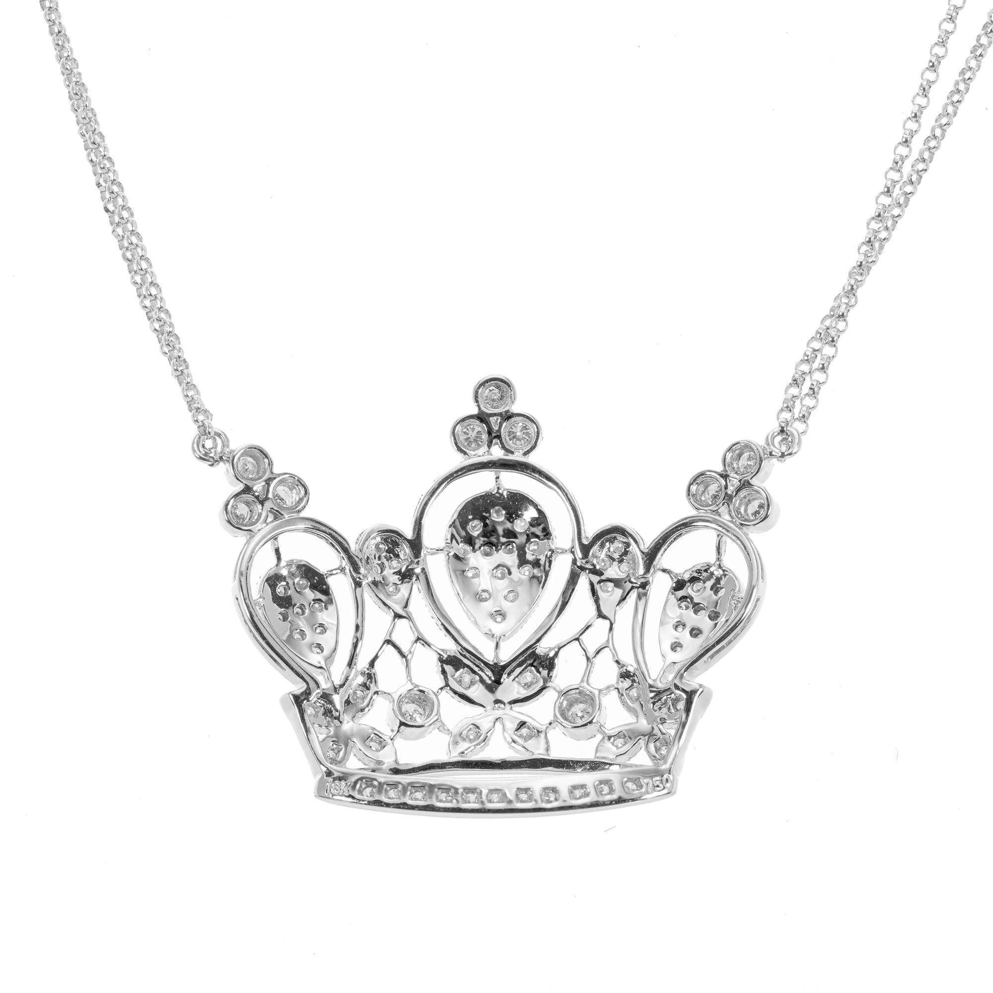 Taille ronde Collier pendentif couronne en or blanc avec diamants de 0,80 carat en vente