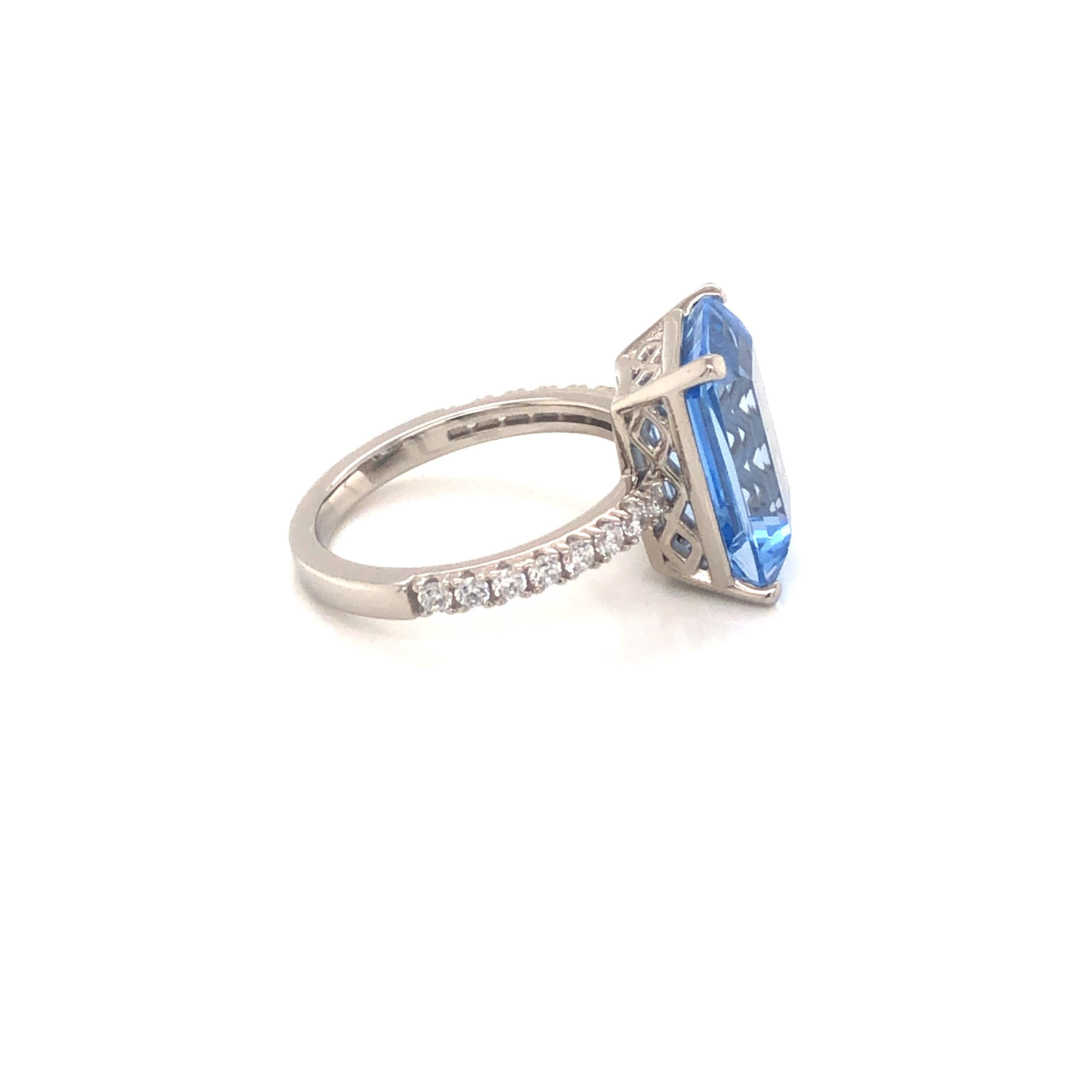 Bague de fiançailles en argent sterling avec zirconia en forme de spinelle bleu taille émeraude de 8,0 carats en vente 1