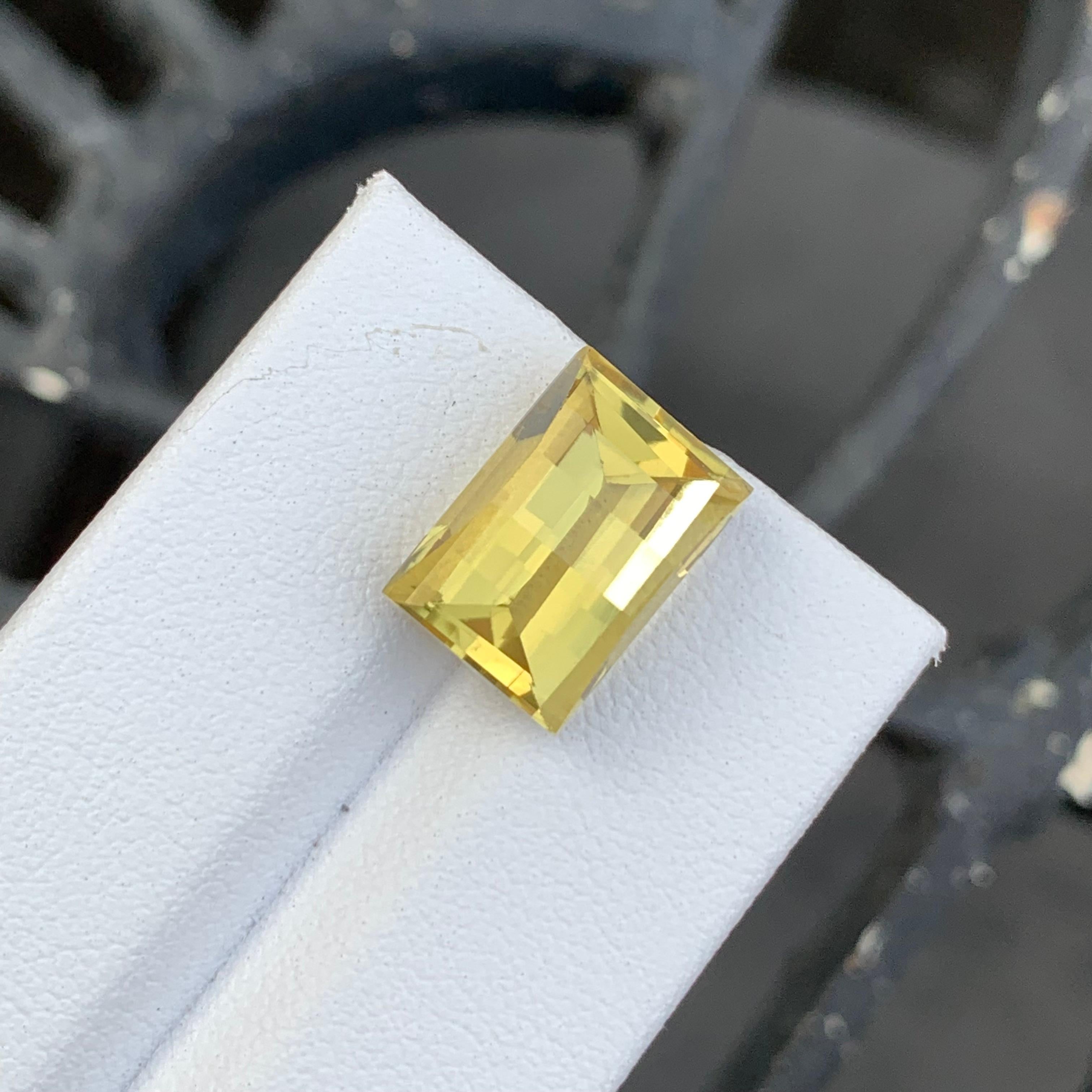 Type de pierre précieuse : Quartz citron
Poids : 8.0 Carats
Dimensions : 13.9x9.8x8.5 Mm
Origine : Brésil
Clarté : Eye Clean
Coupe : Coupe Pixel / Coupe Bar
Couleur : Jaune
Certificat : Sur demande
Ce ton sensible convient non seulement aux bijoux