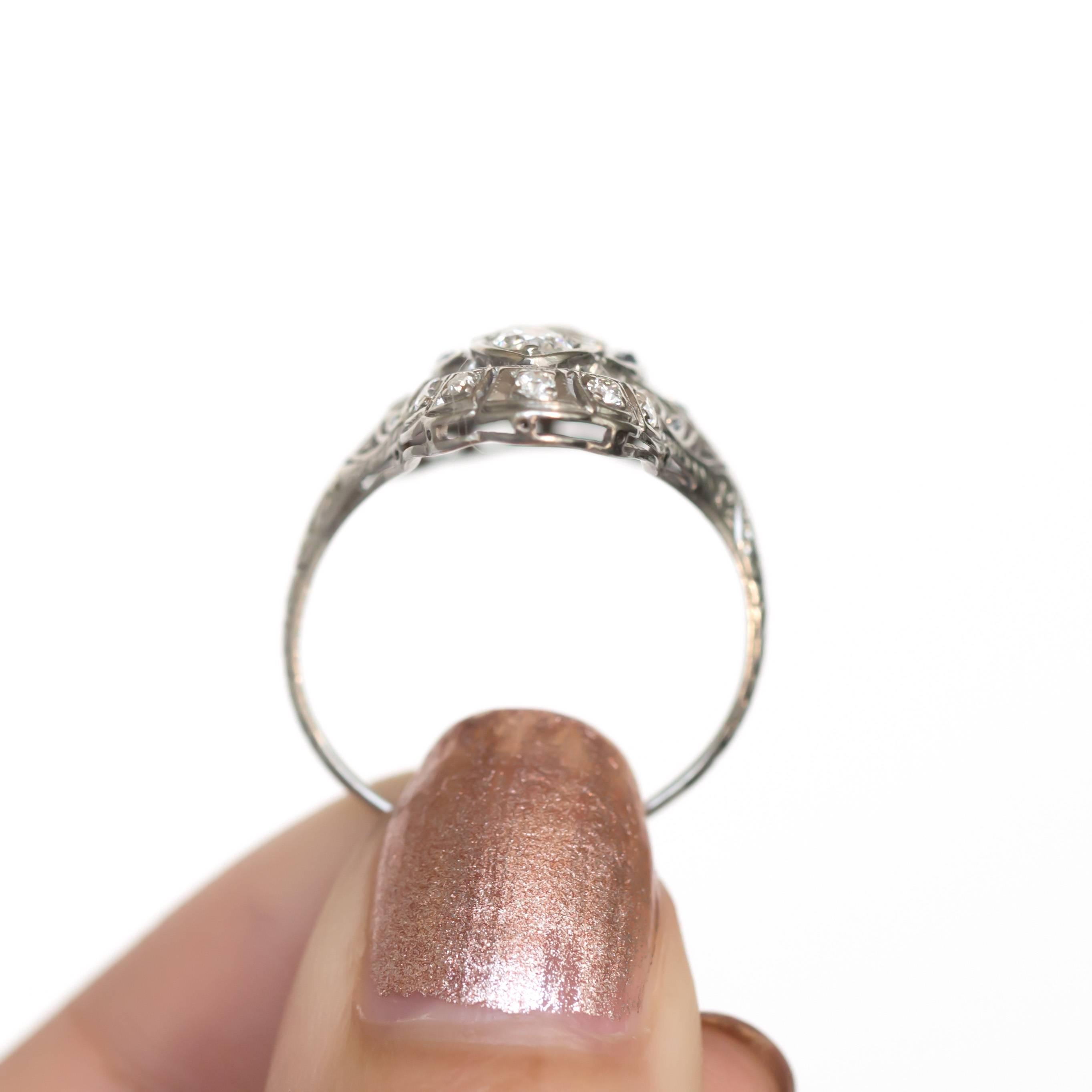 Bague de fiançailles en platine avec diamants et saphirs de 0,80 carat de poids total Unisexe en vente