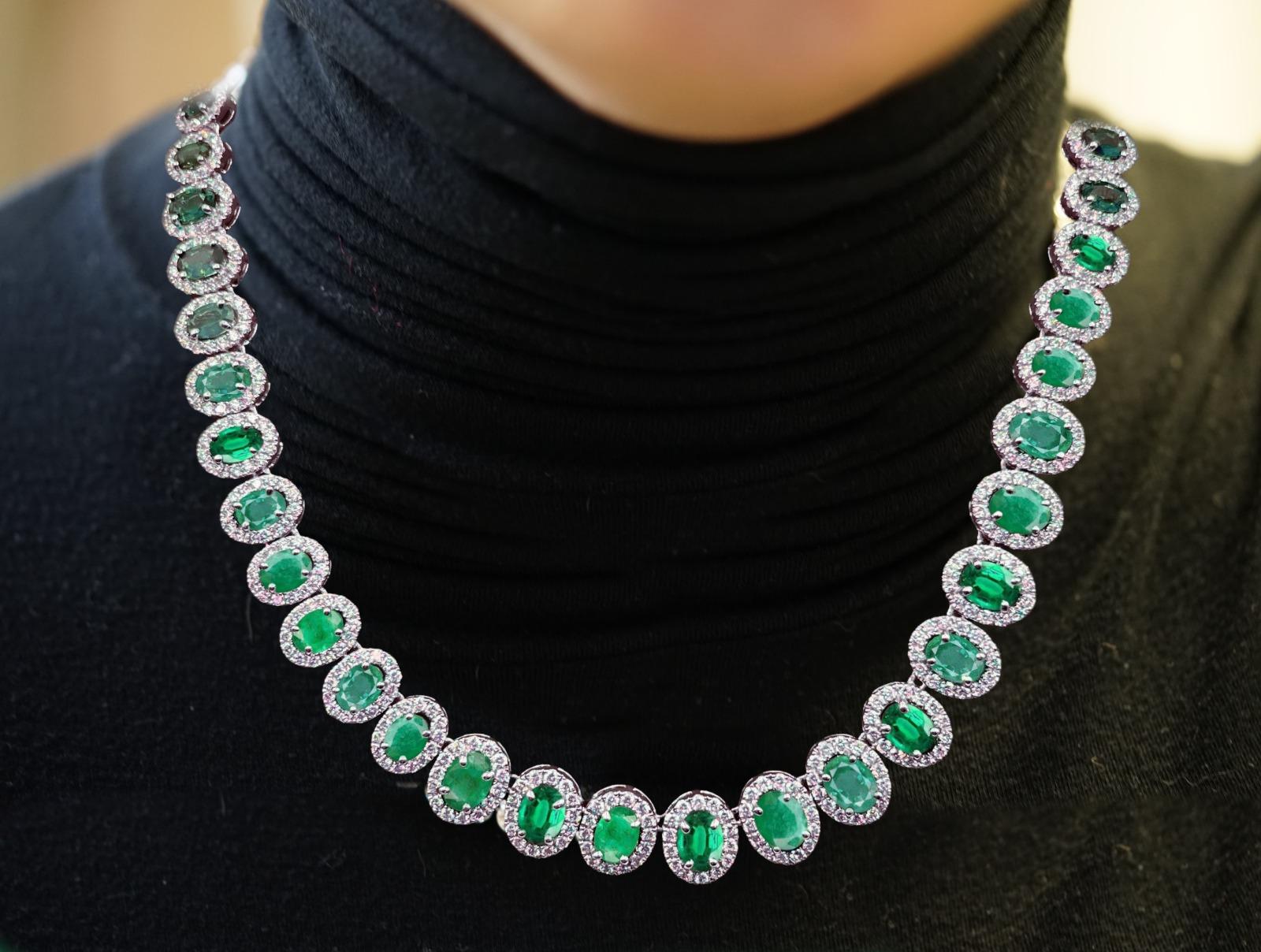 80 Karat maßgeschneiderter kolumbianischer Smaragd  Diamant-Halskette  individuell gestaltete Halskette für Damen oder Herren im Angebot