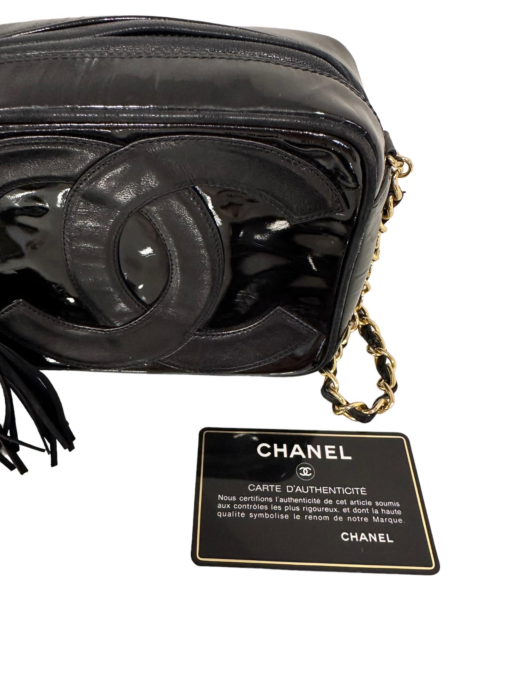 80er Chanel Kameratasche Vintage aus Leder und Lackleder im Angebot 6
