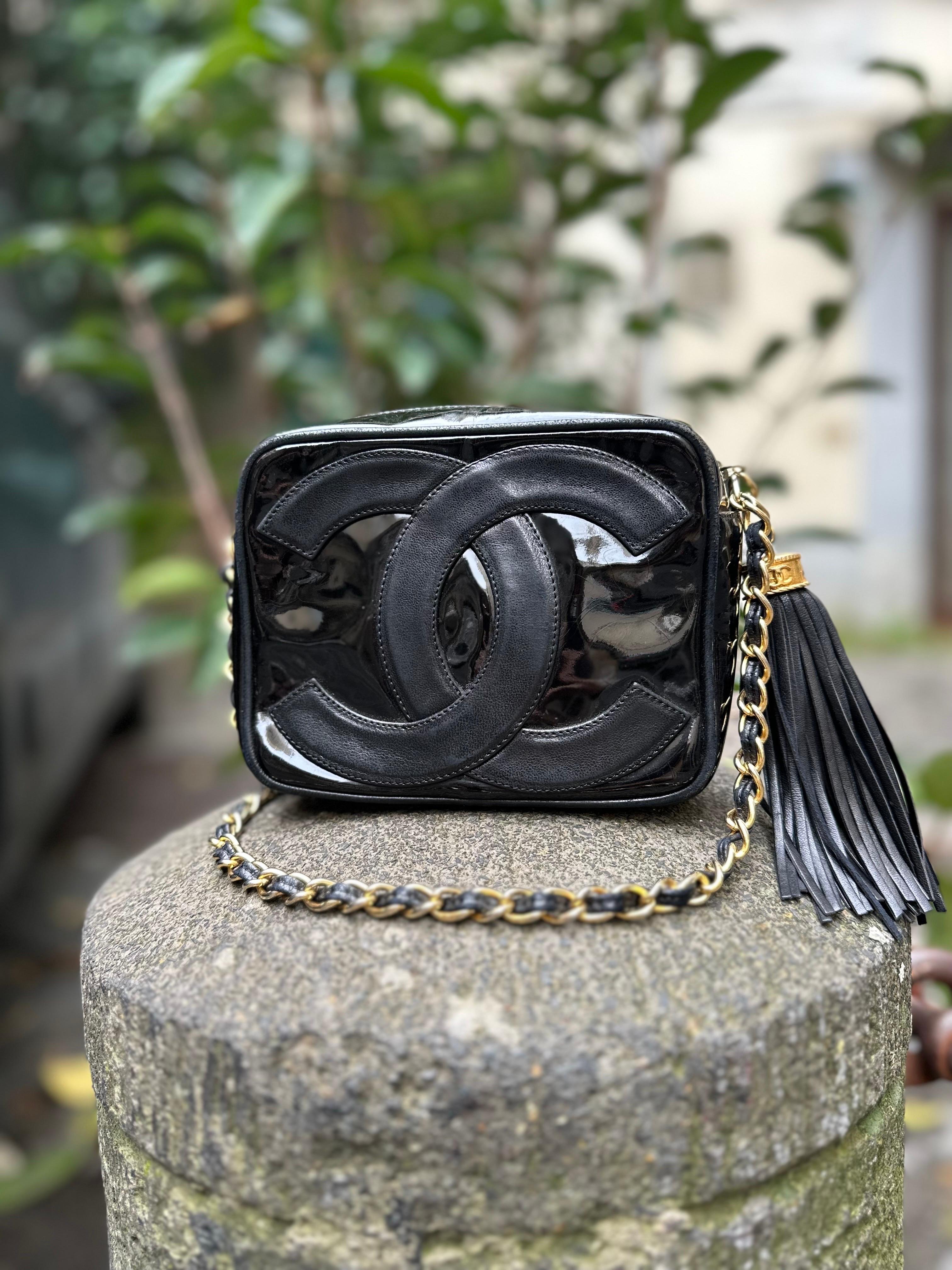 80' Chanel Camera Bag Vintage in Leather and Patent Leather For Sale 5