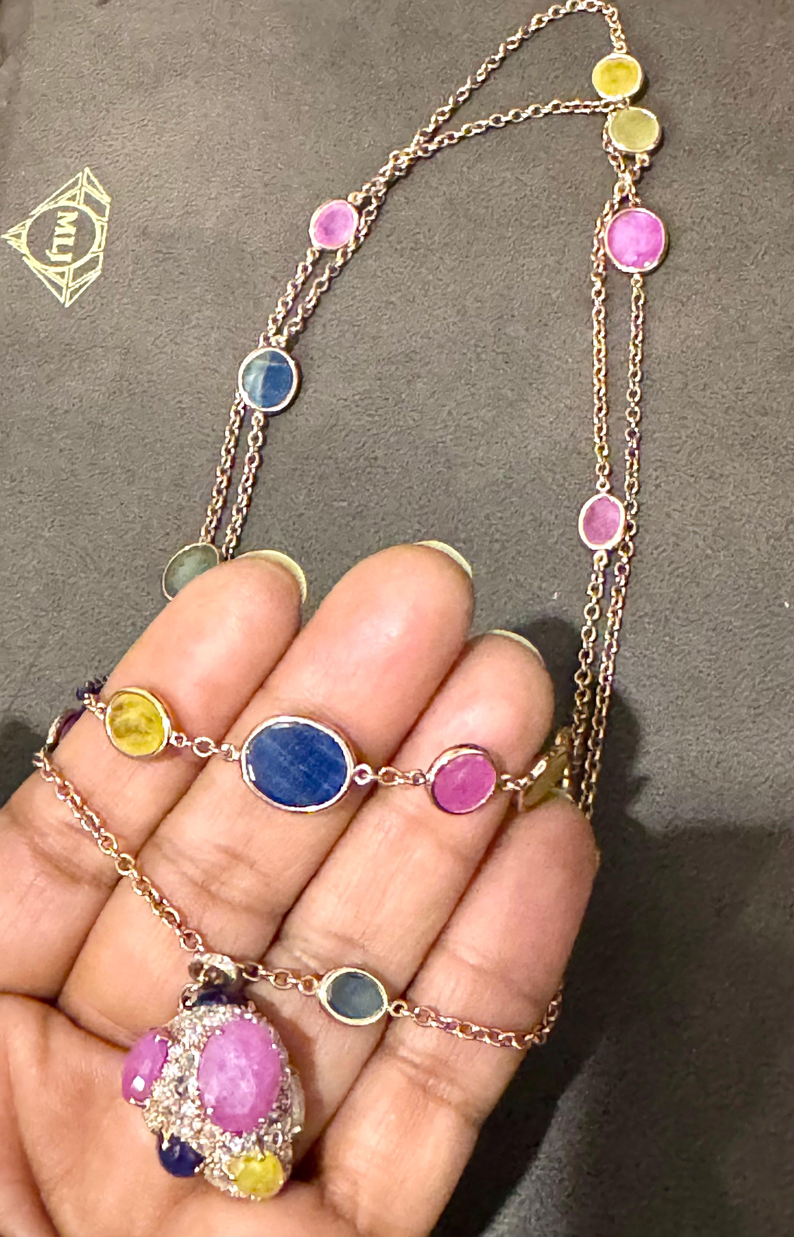 Collana con castone e zaffiri multipli incastonati da circa 80 carati con diamanti in oro 18kt lunga 35 pollici
 Lunetta incastonata  Collana a stazioni con più zaffiri in oro giallo 18 carati 
Semplice ma elegante, questa collana in oro rosa 18