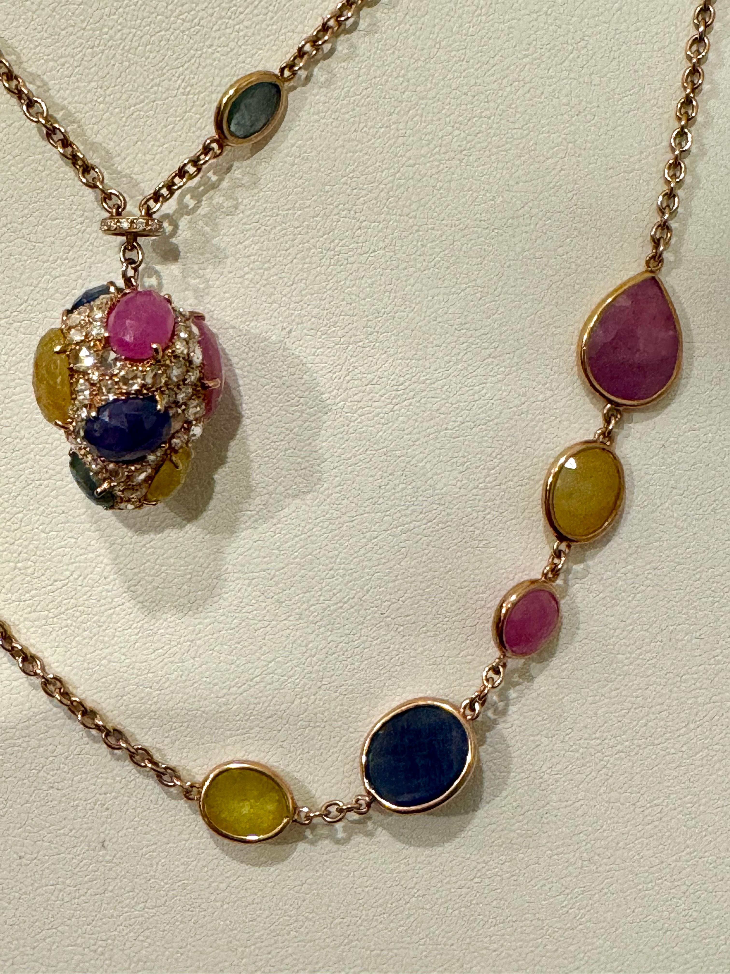 Taglio rotondo Collana con castone e zaffiri multipli incastonati da 80 carati e con diamanti in oro 18 carati, lunghezza 35